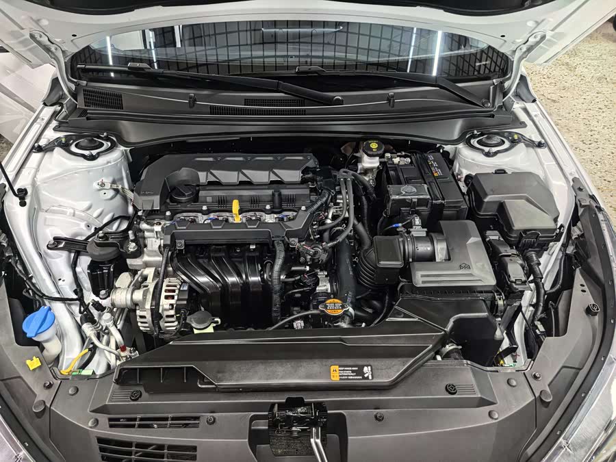 Hyundai Elantra 2023 immagine di auto #27