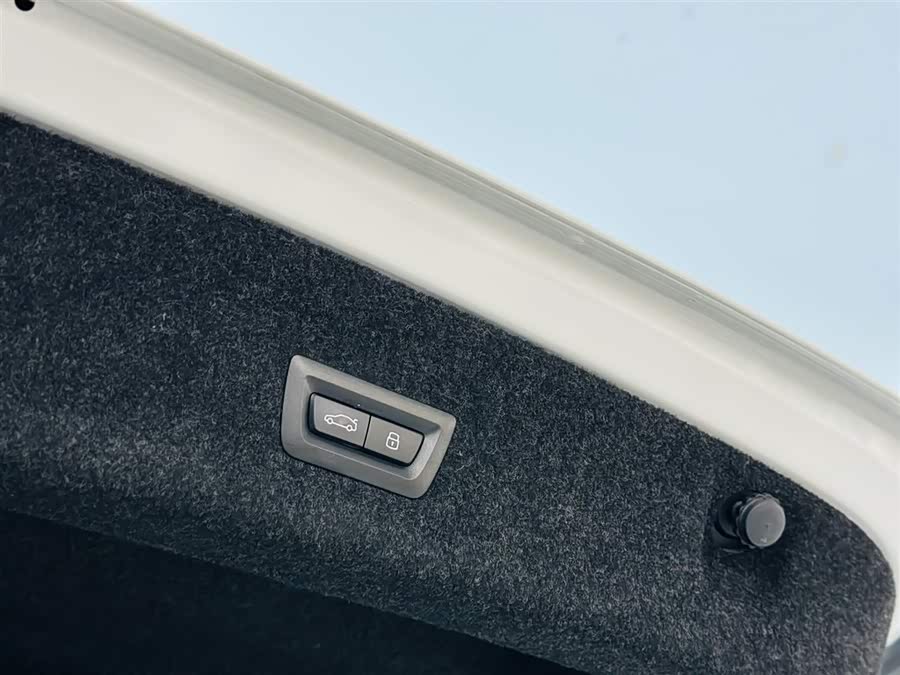 BMW 3 Series 2025 car image #27
