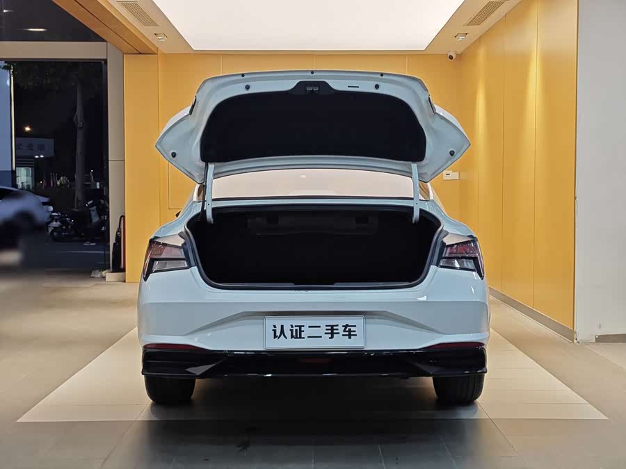 Hyundai Elantra 2023 immagine di auto #27