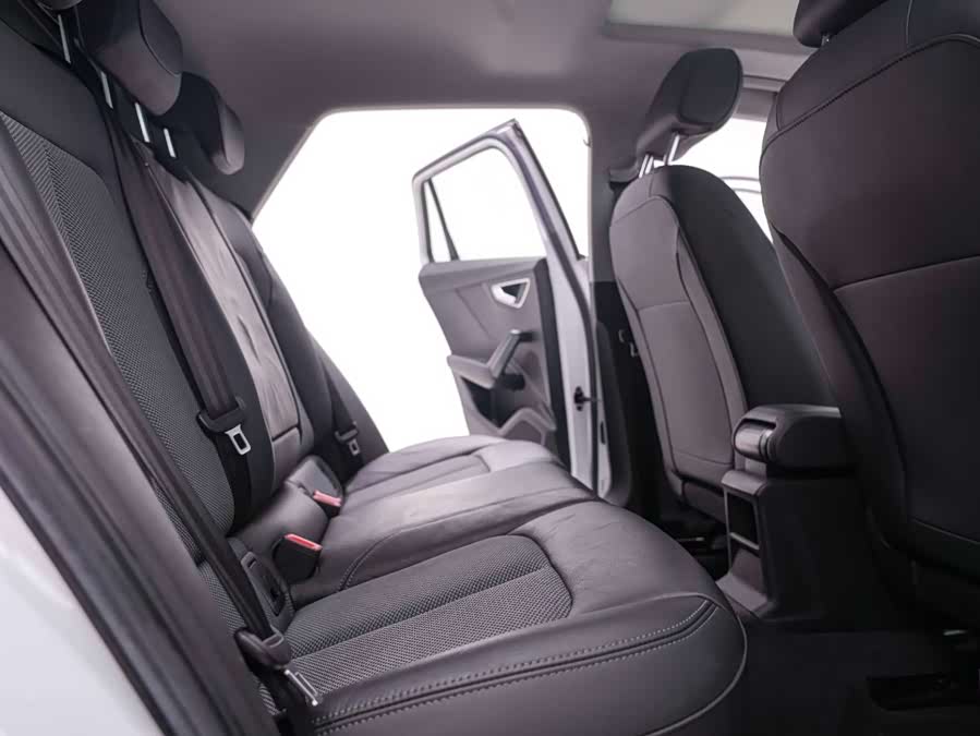 Audi Q2L 2021 immagine di auto #27