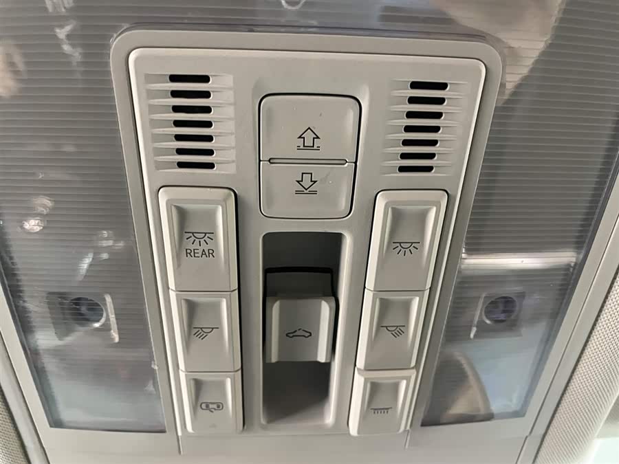 Volkswagen Passat 2020 car image #27