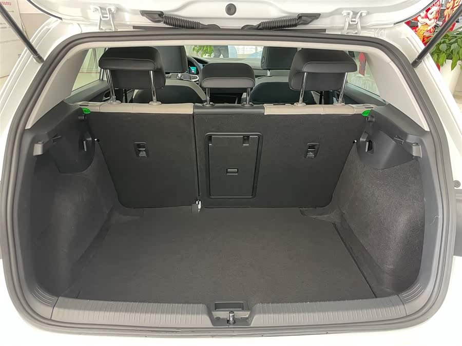 Volkswagen Golf 2023 car image #27