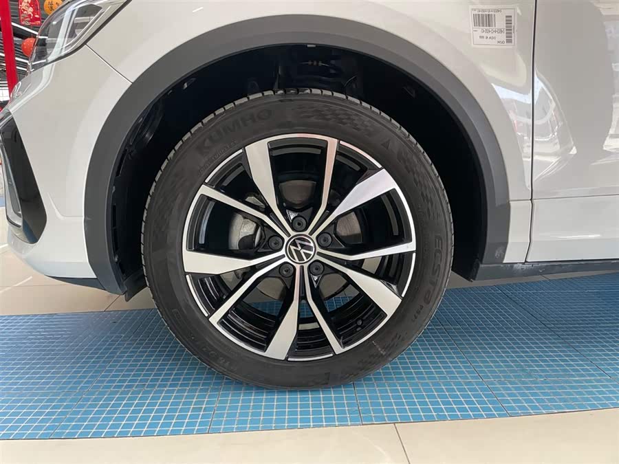 Volkswagen T-Roc 2024 car image #27