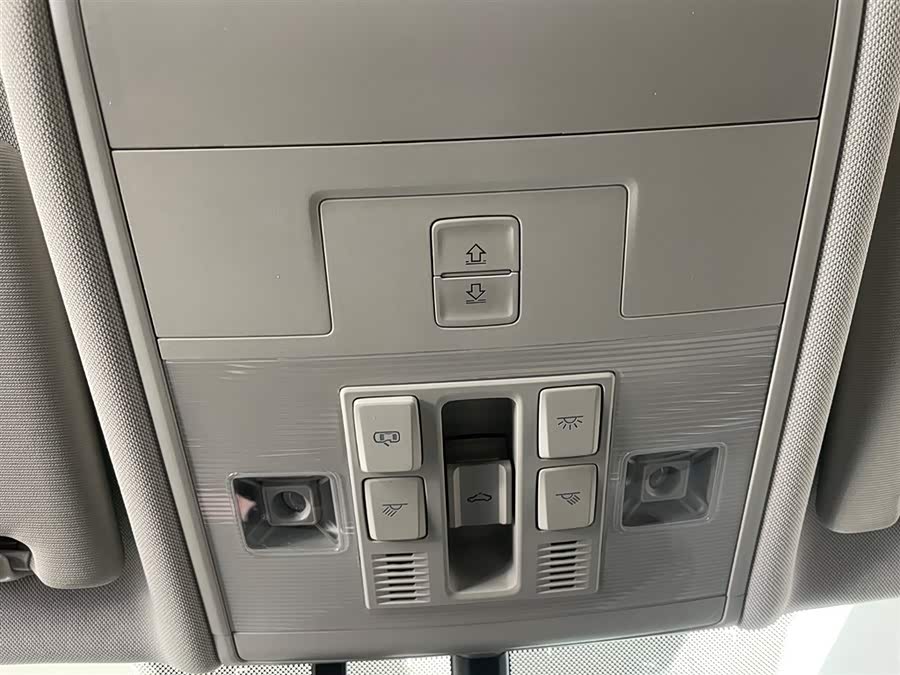 Volkswagen Tiguan L 2022 car image #27