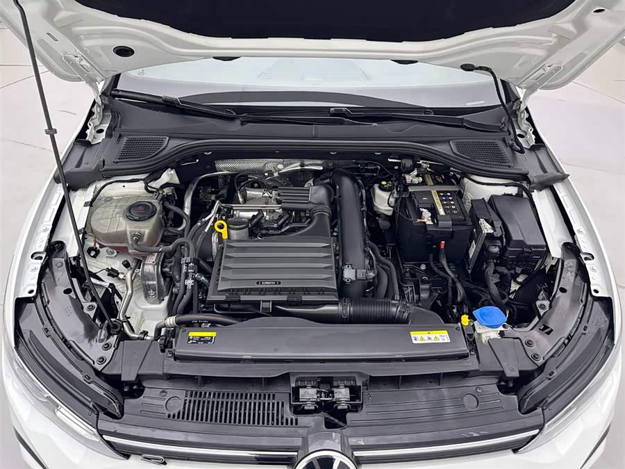Volkswagen Golf 2020 car image #27