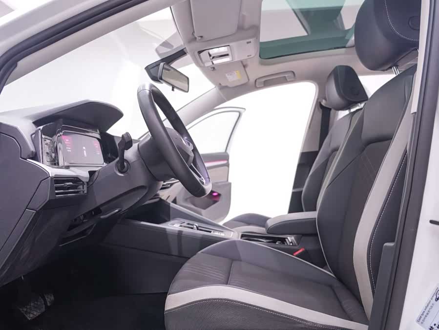Volkswagen Golf 2022 car image #27