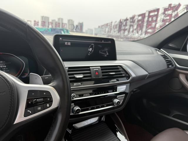 BMW X4 2021 car image #27