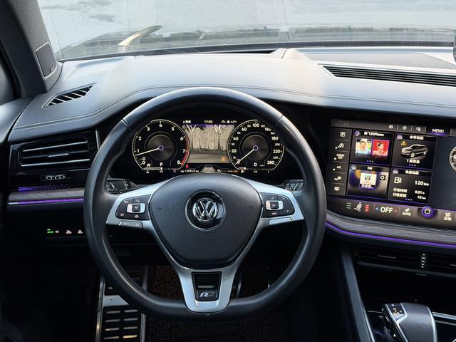 Volkswagen Touareg 2018 car image #27