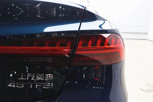 Audi A7L 2023 immagine di auto #27