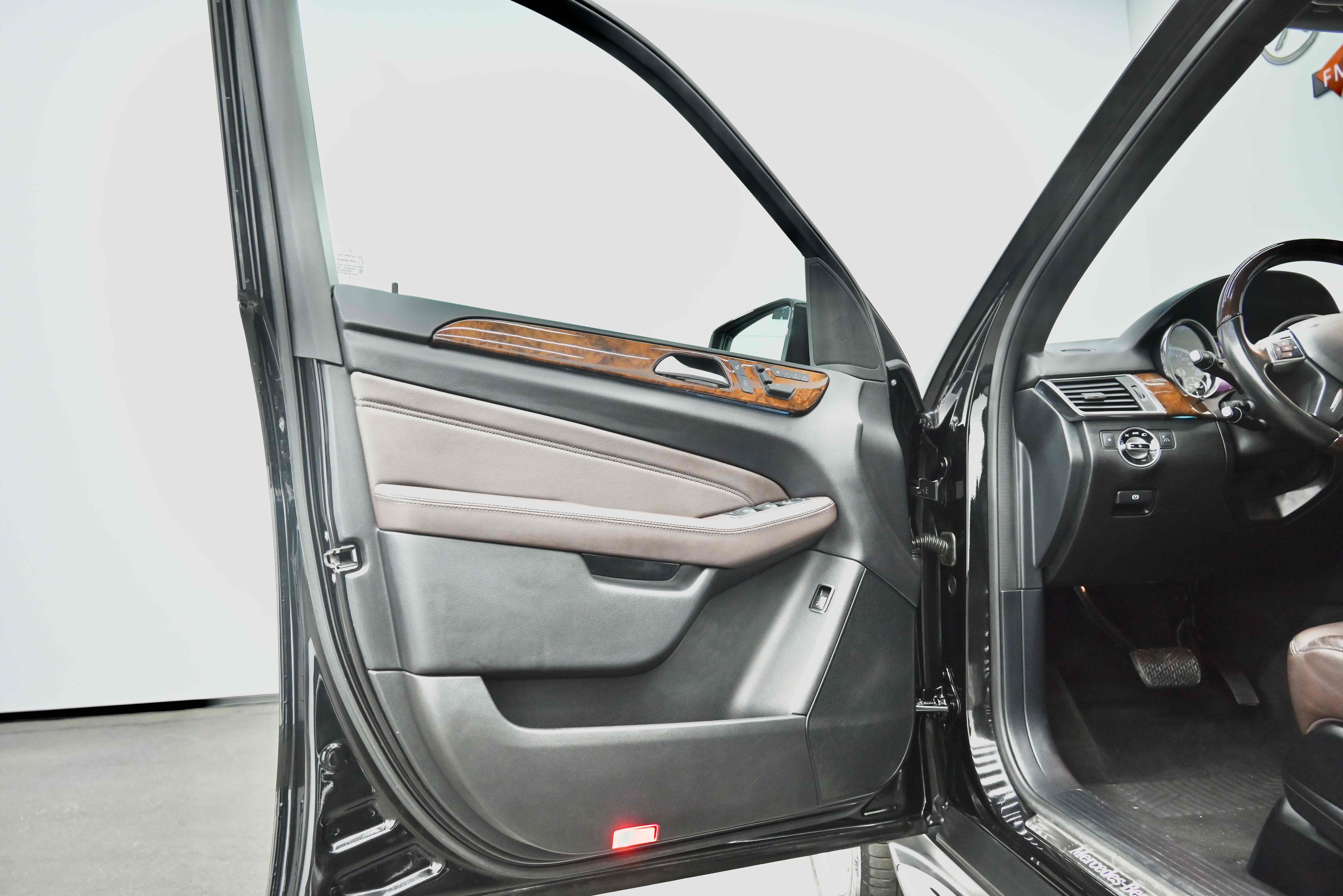 Mercedes-Benz M Class 2014 car image #27