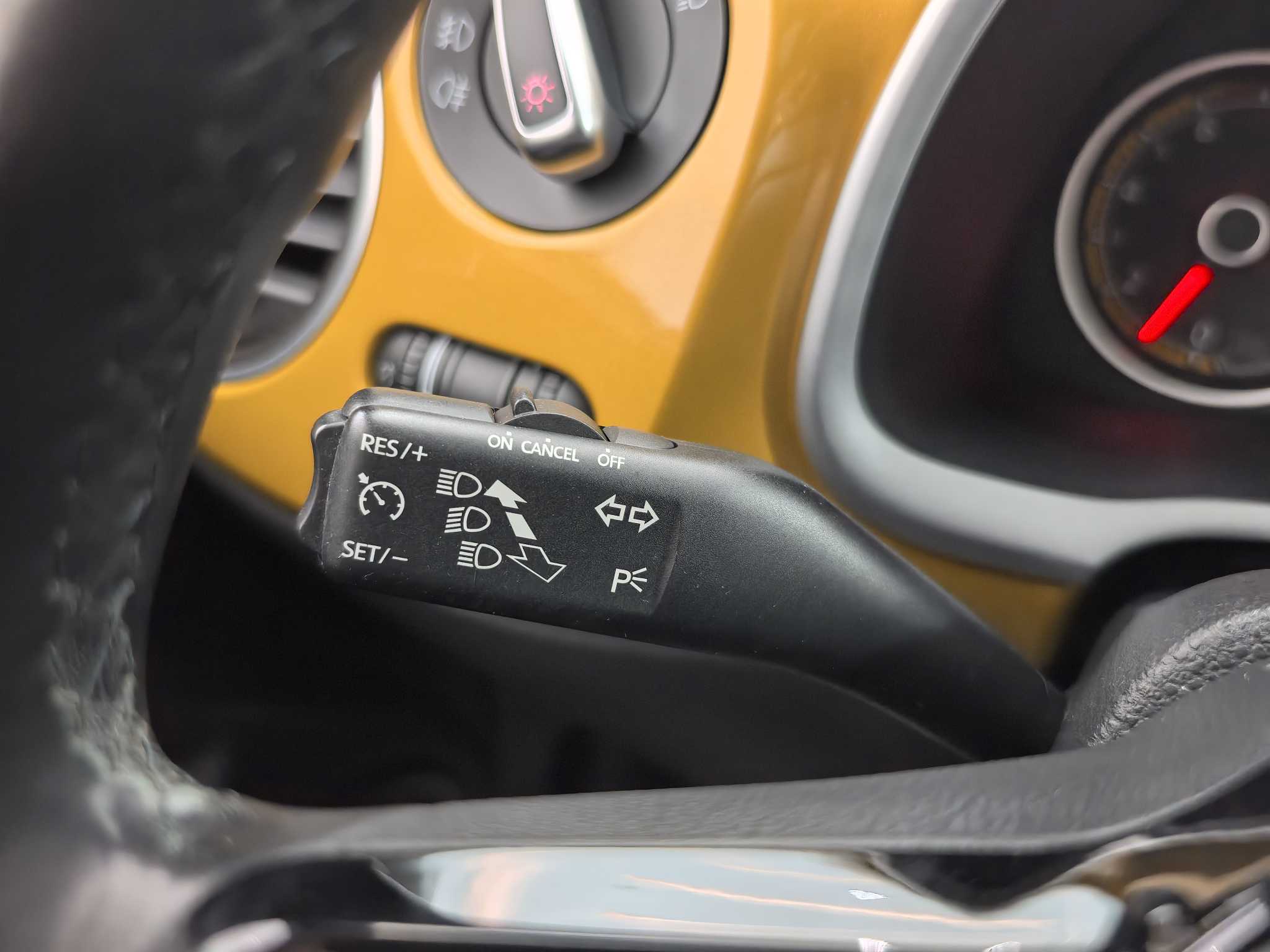 Volkswagen Beetle 2018 immagine di auto #27