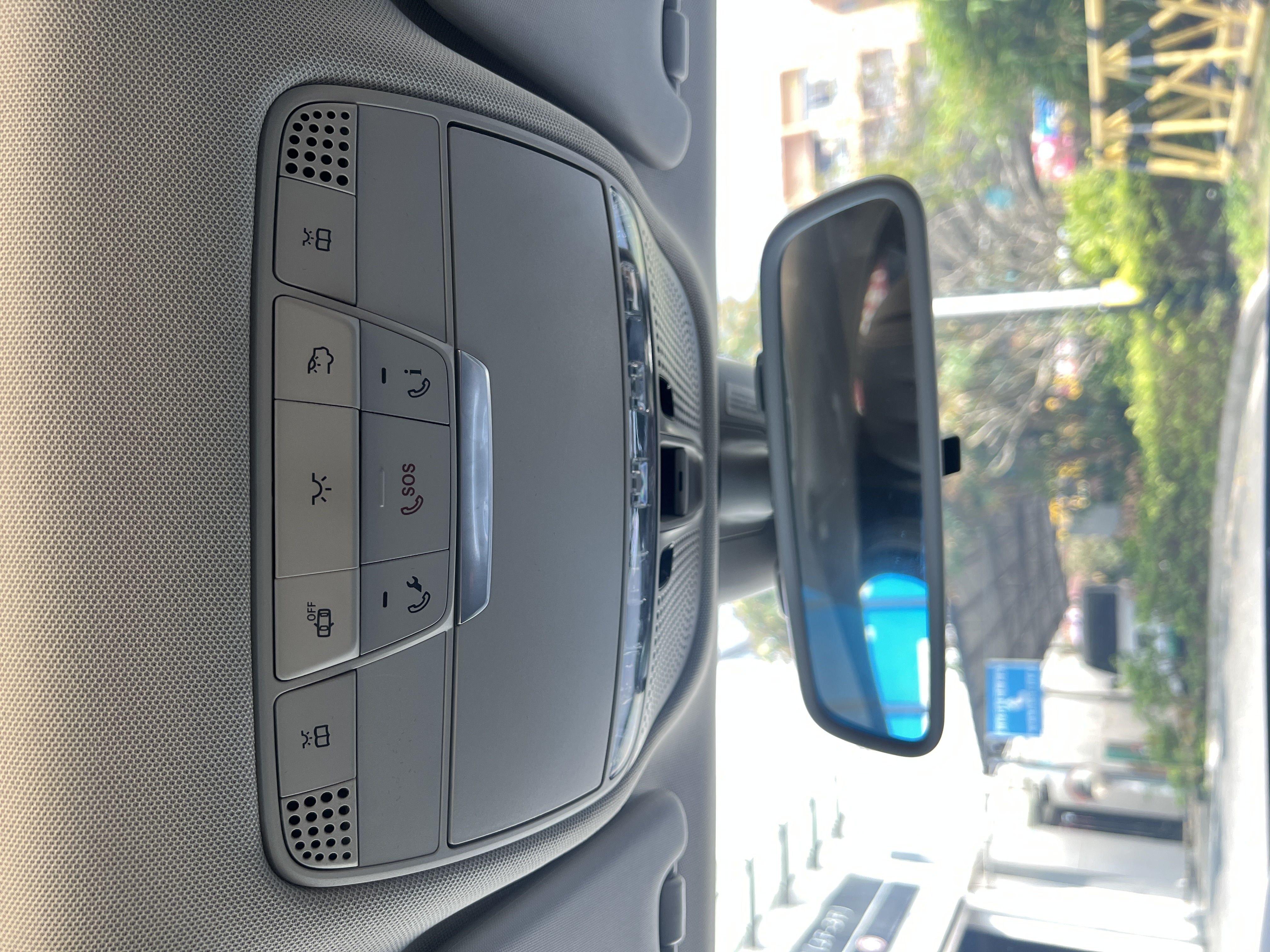 Mercedes-Benz C Class 2018 car image #27