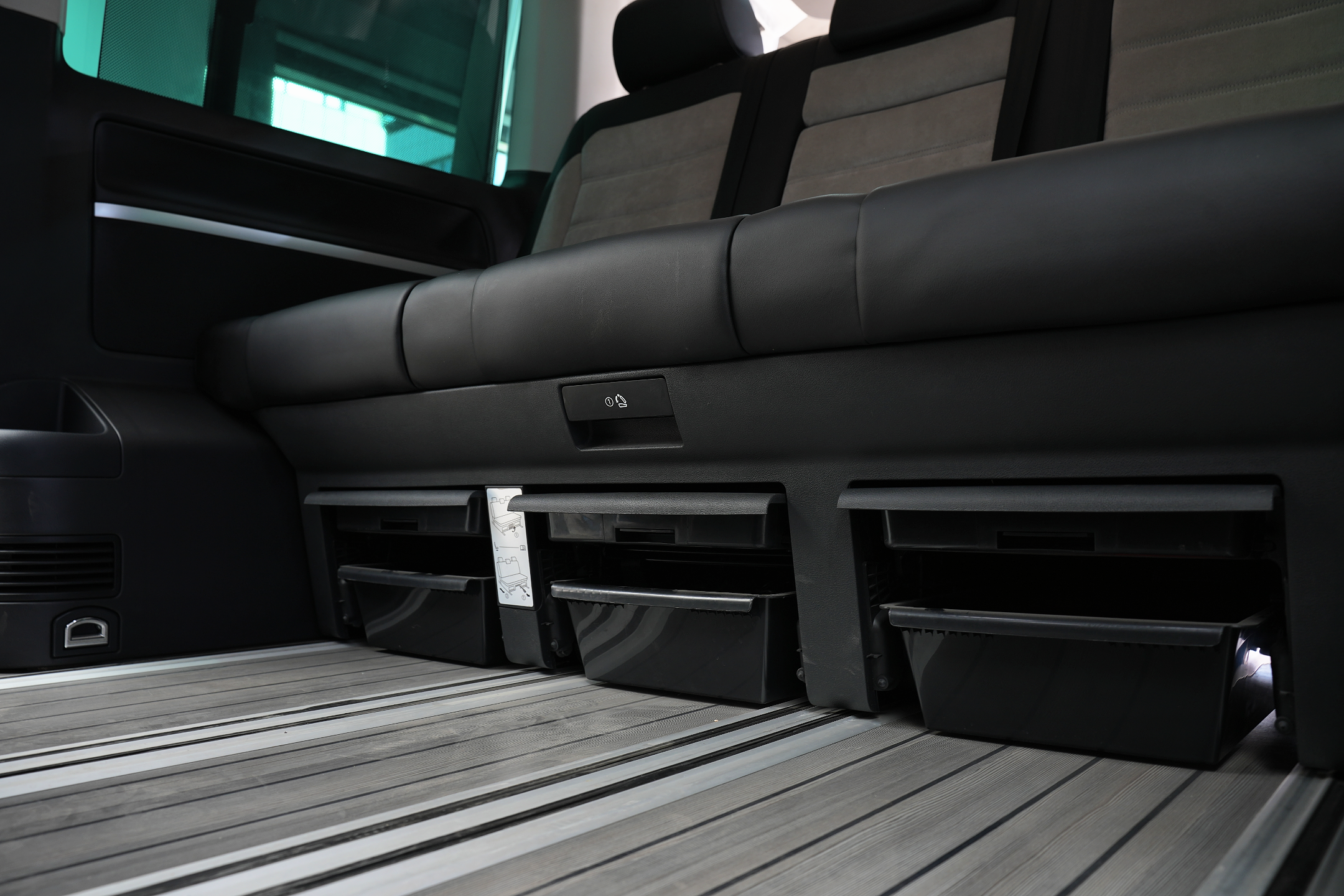 Volkswagen Multivan 2018 car image #27