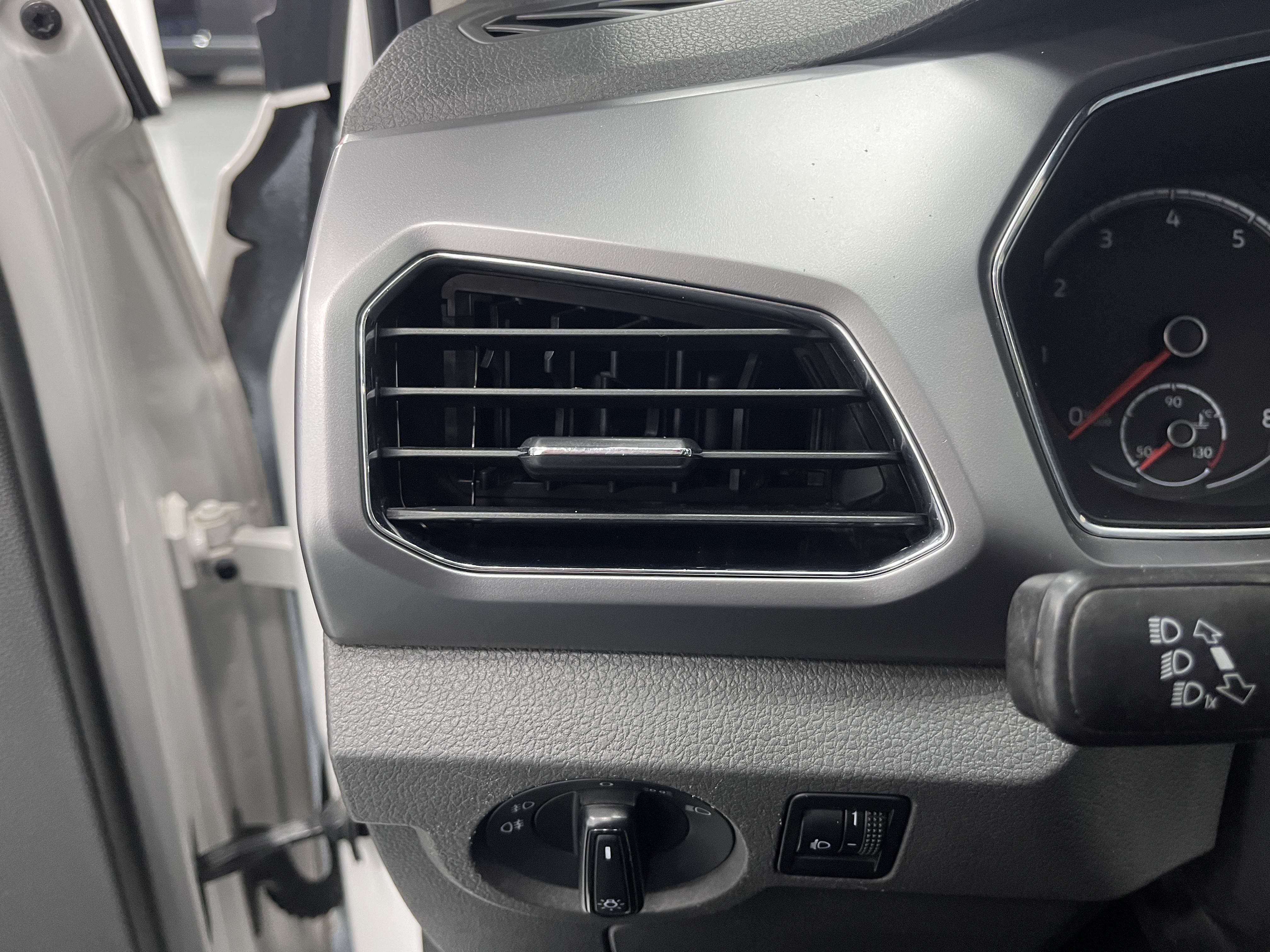 Volkswagen 2019 car image #27