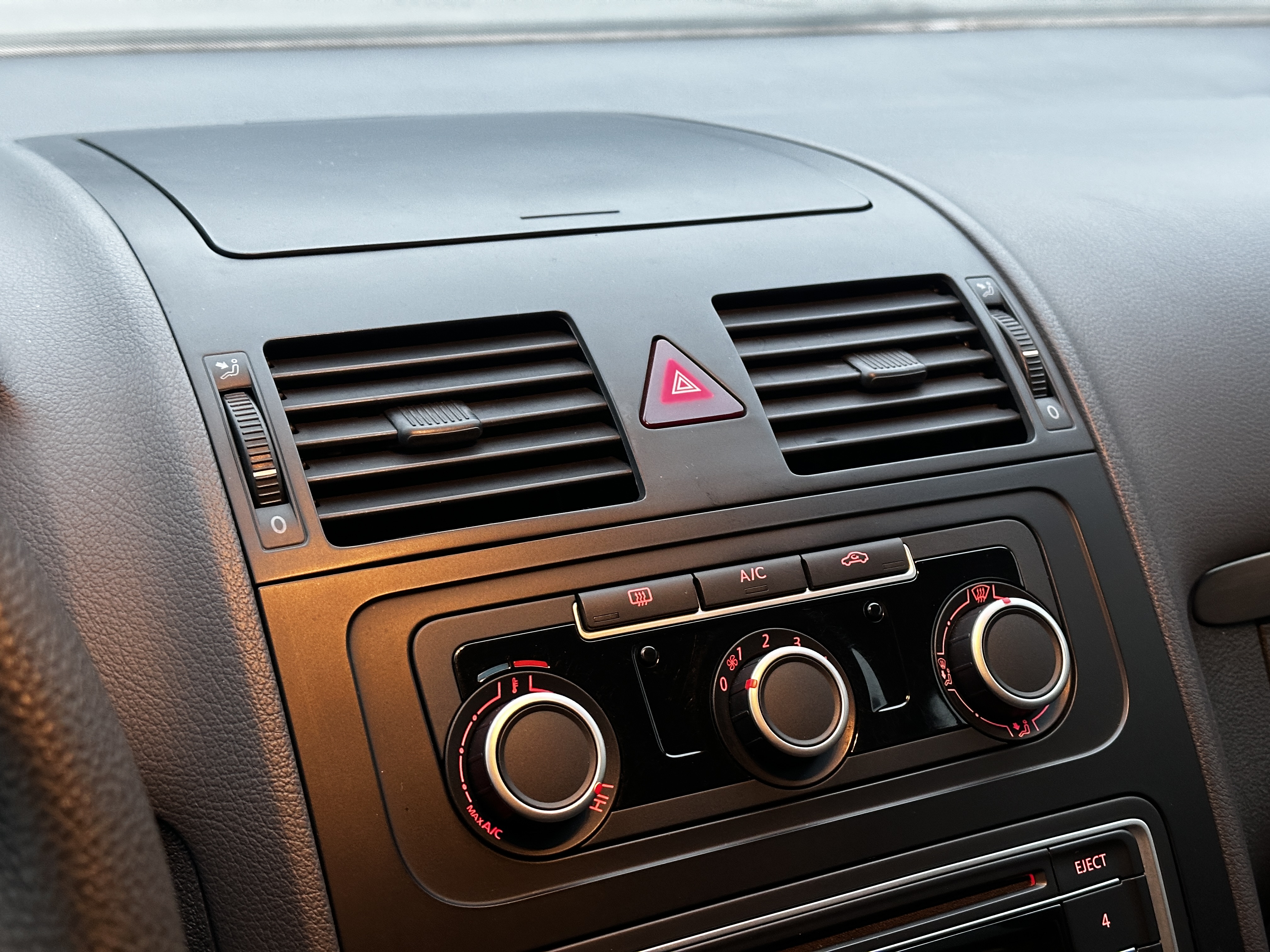 Volkswagen Touran 2015 immagine di auto #27