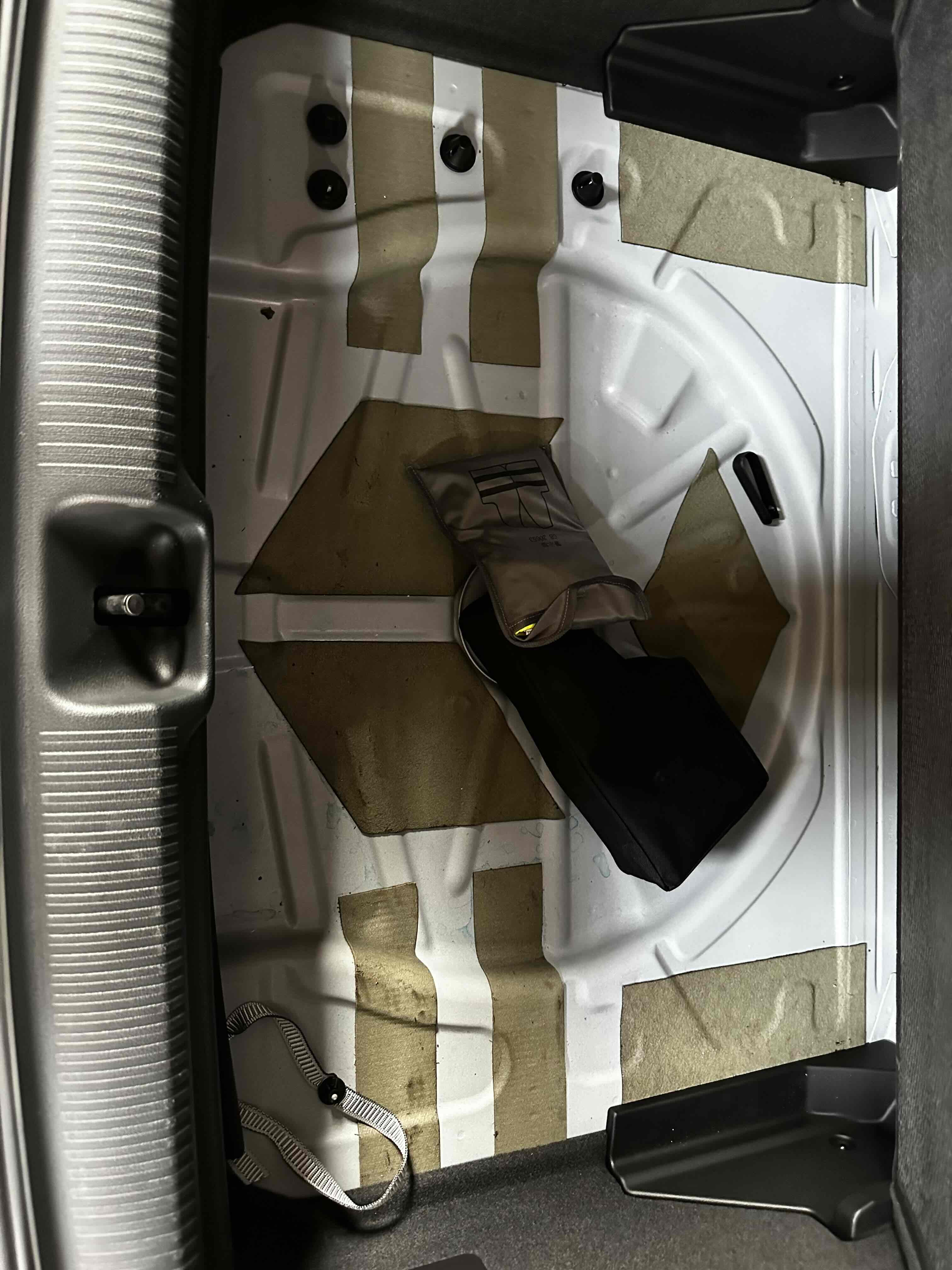 Audi Q2L e-tron 2021 car image #27