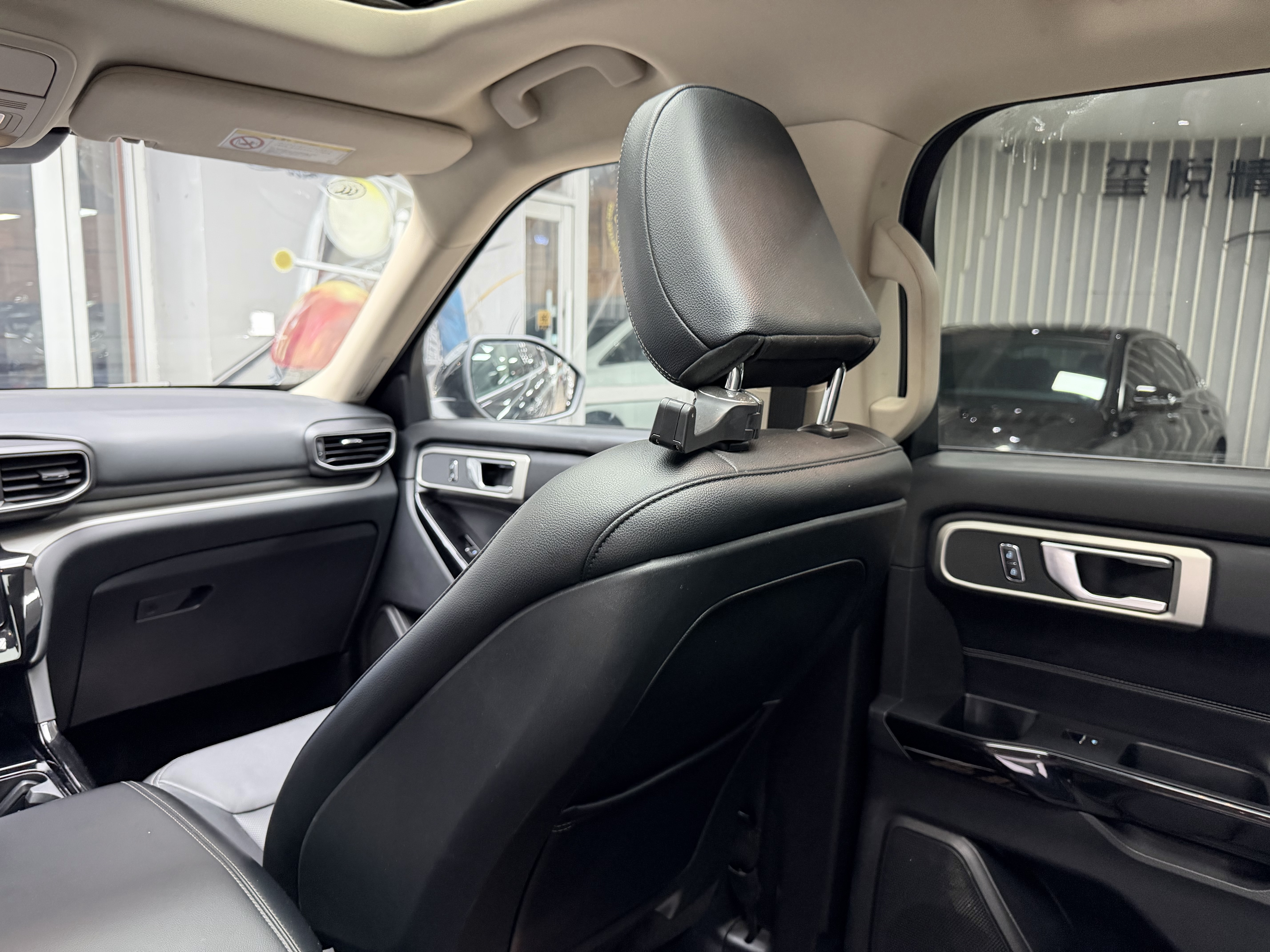 Ford Explorer 2022 car image #27