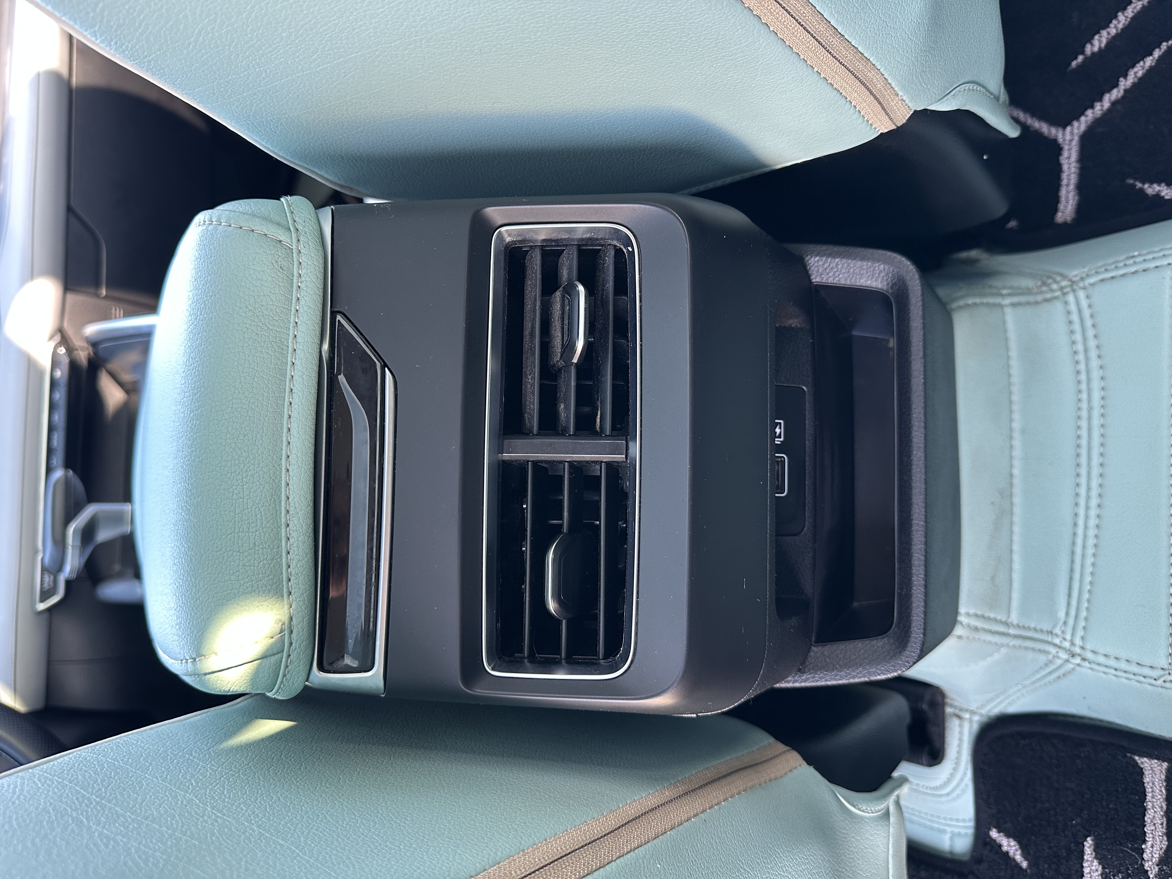 GEELY Preface 2022 car image #27