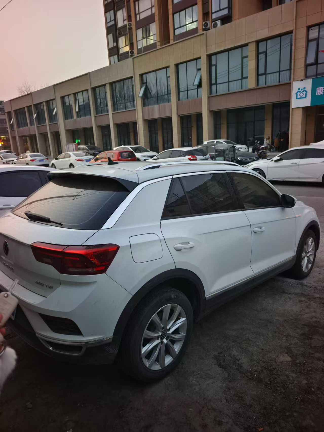 Volkswagen T-Roc 2021 car image #27