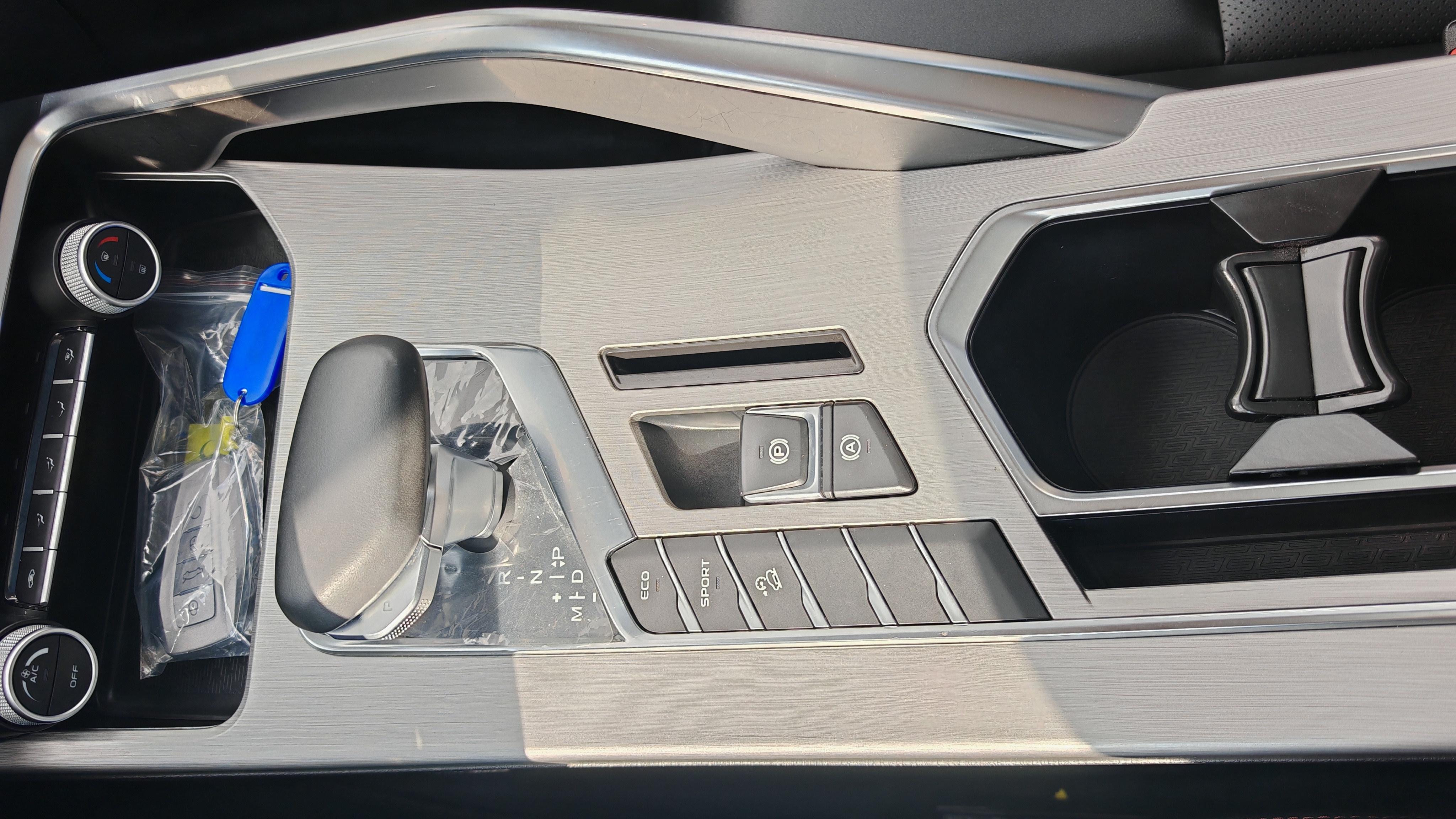 GEELY Coolray 2022 car image #27