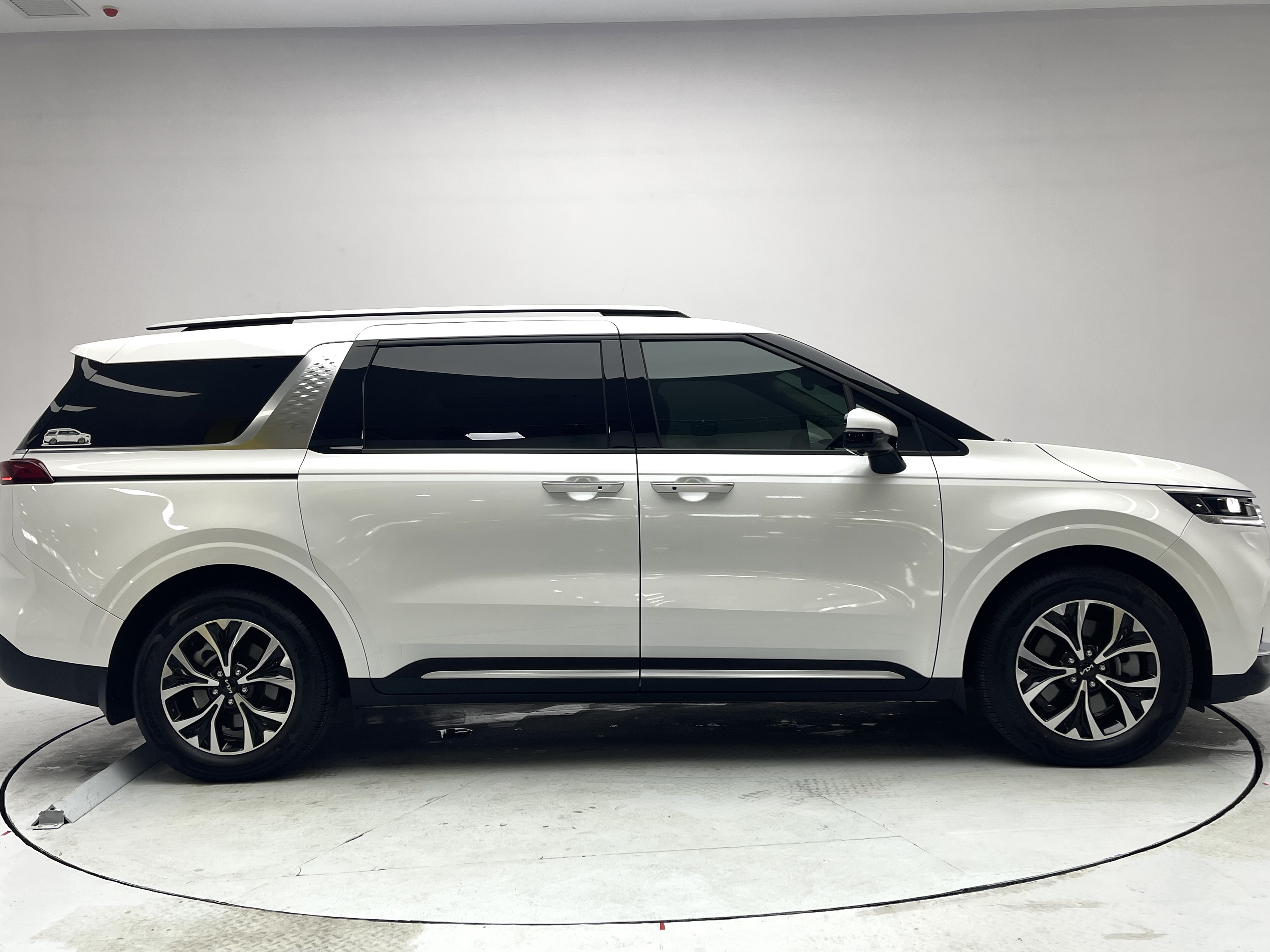 Kia Carnival 2024 immagine di auto #27