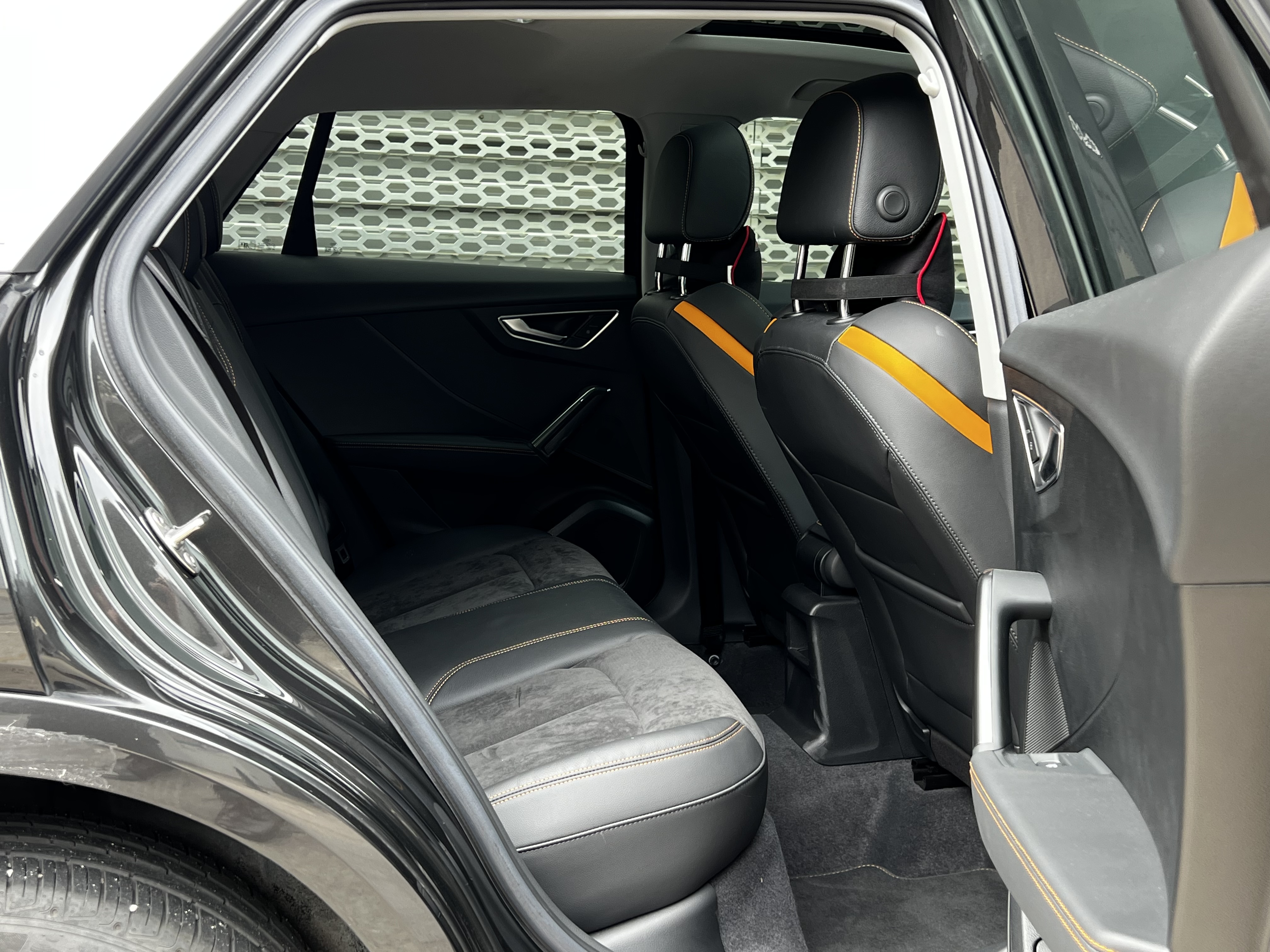 Audi Q2L e-tron 2022 immagine di auto #27