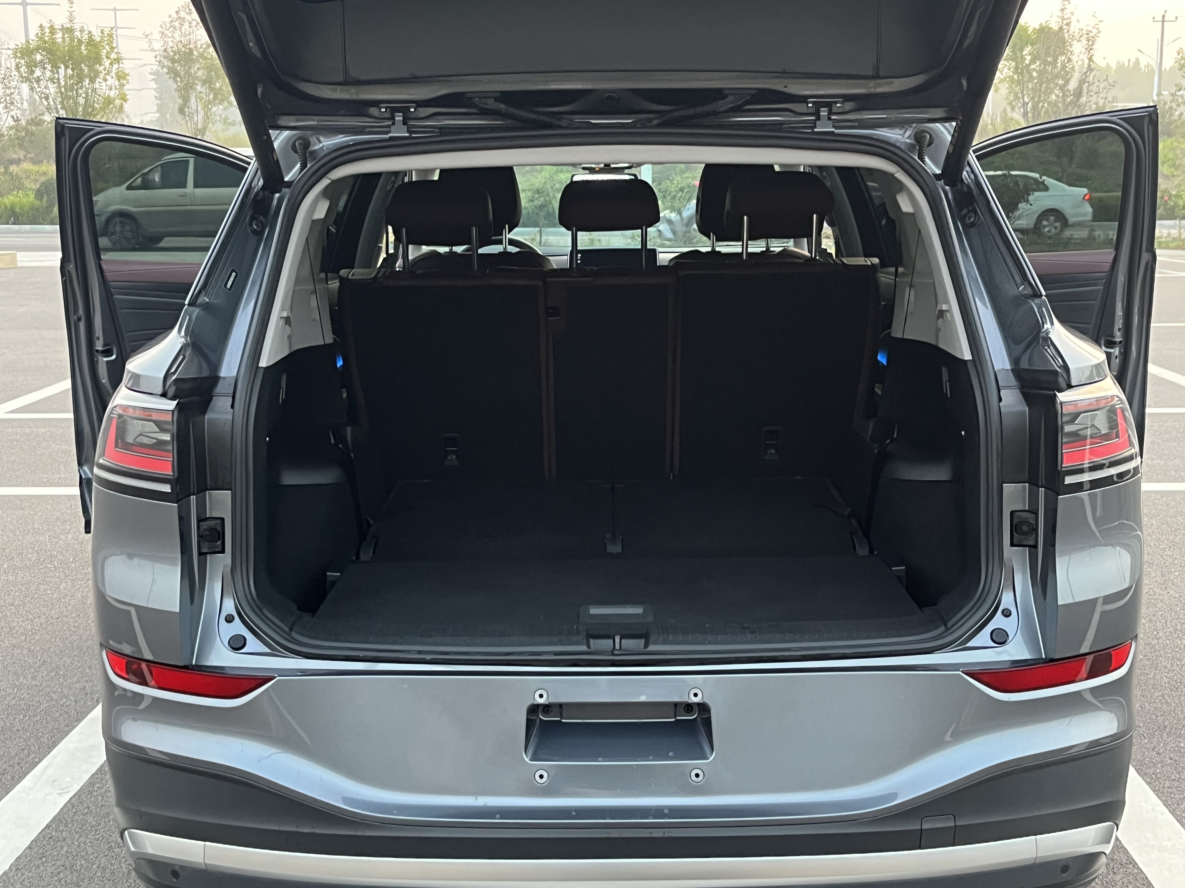 Volkswagen ID.6 X 2023 car image #27