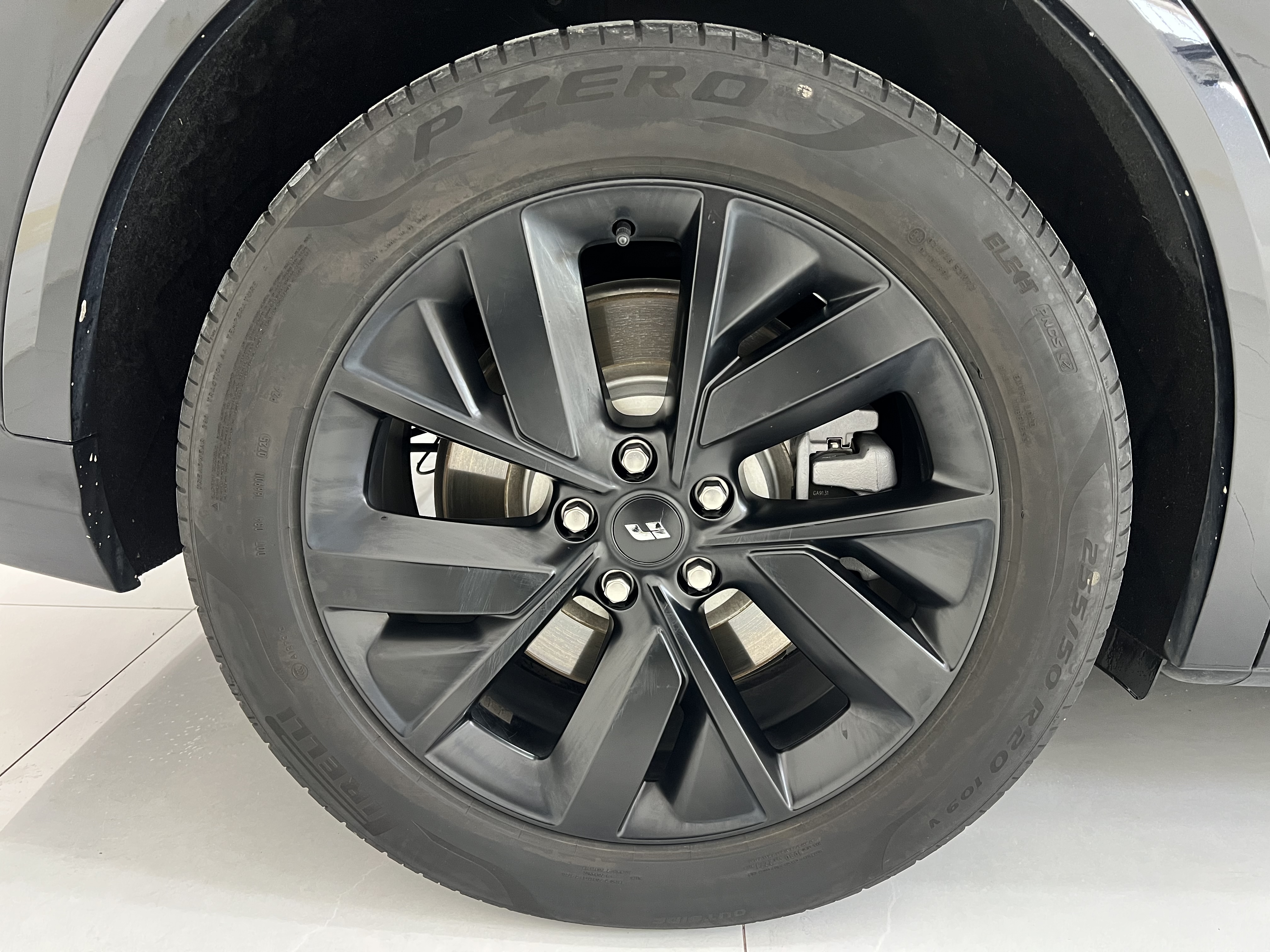 Li L8 2023 изображение автомобиля #27