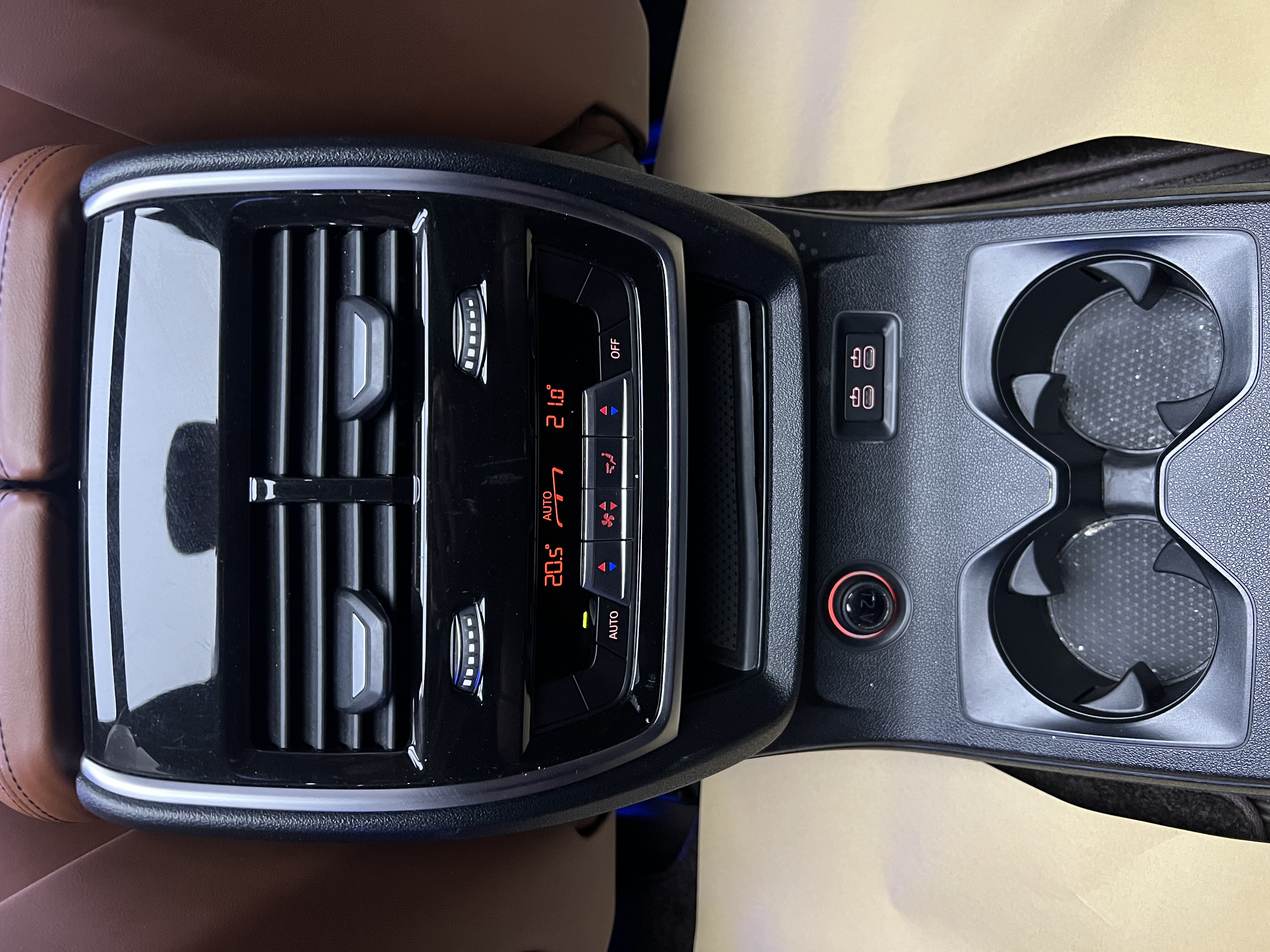 BMW X7 M60i 2023 immagine di auto #27