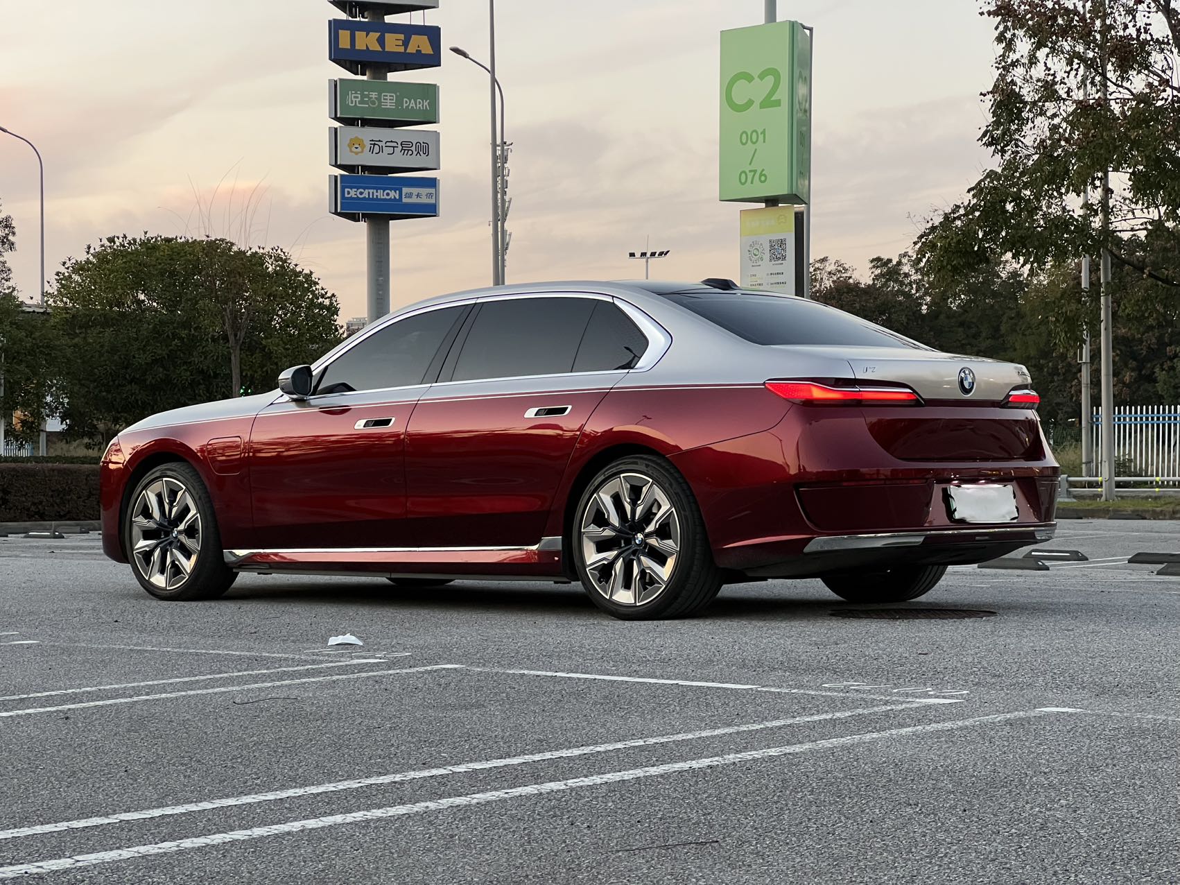 BMW i7 2023 car image #27