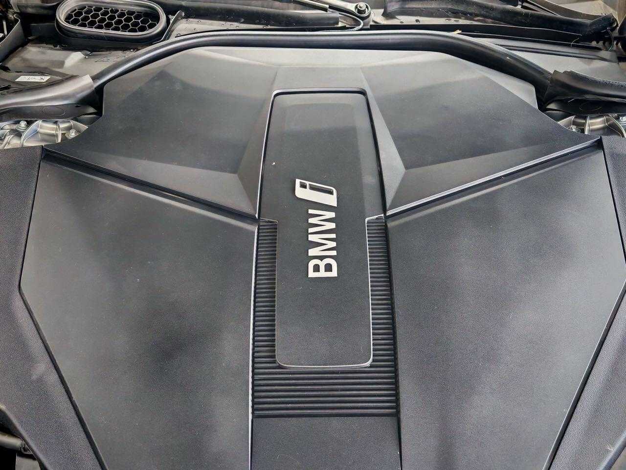 BMW i7 2022 immagine di auto #27