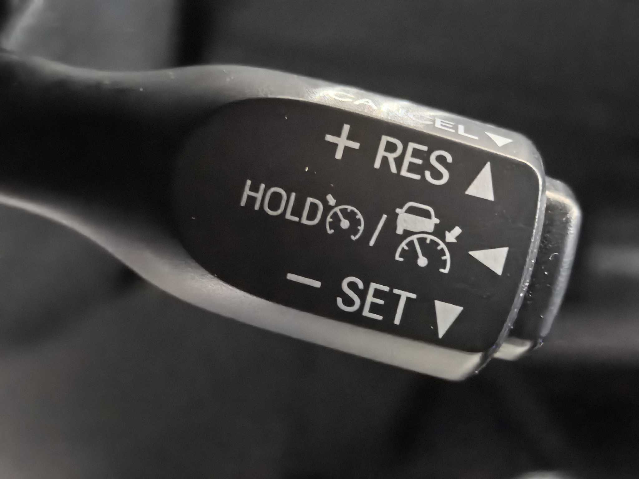 Toyota C-HR 2023 car image #27