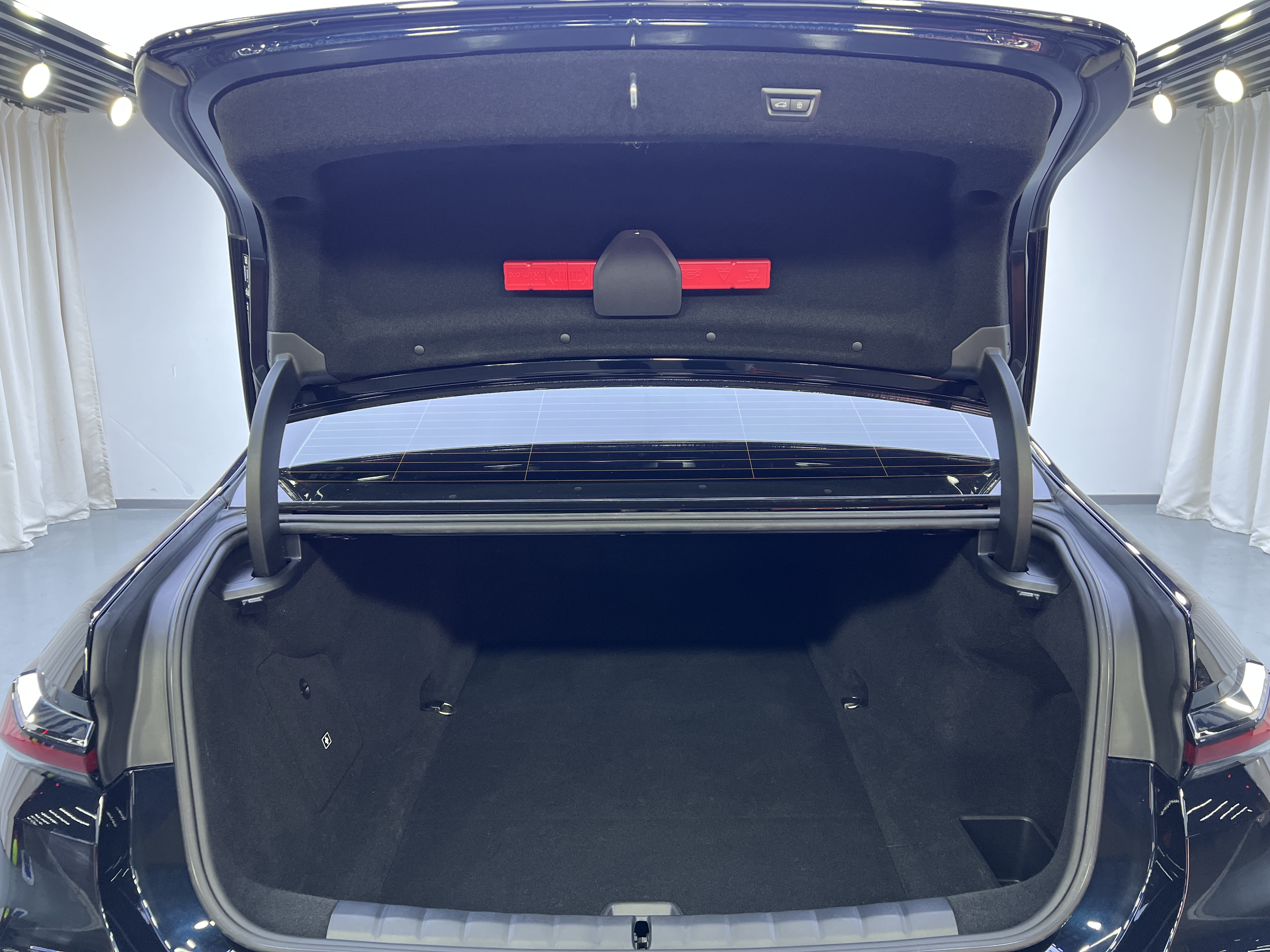 BMW i7 2023 car image #27