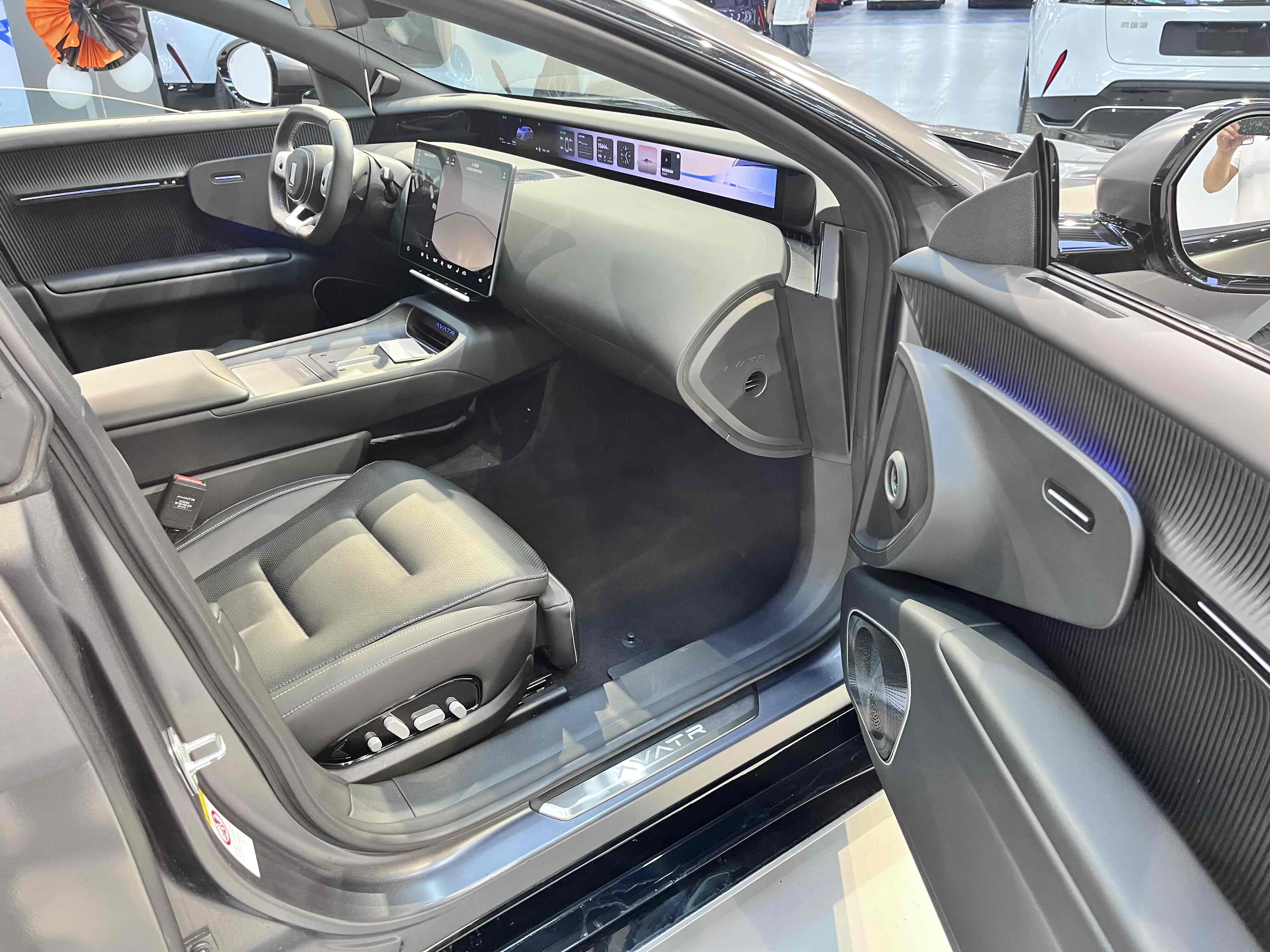 Avatr 12 2024 car image #27