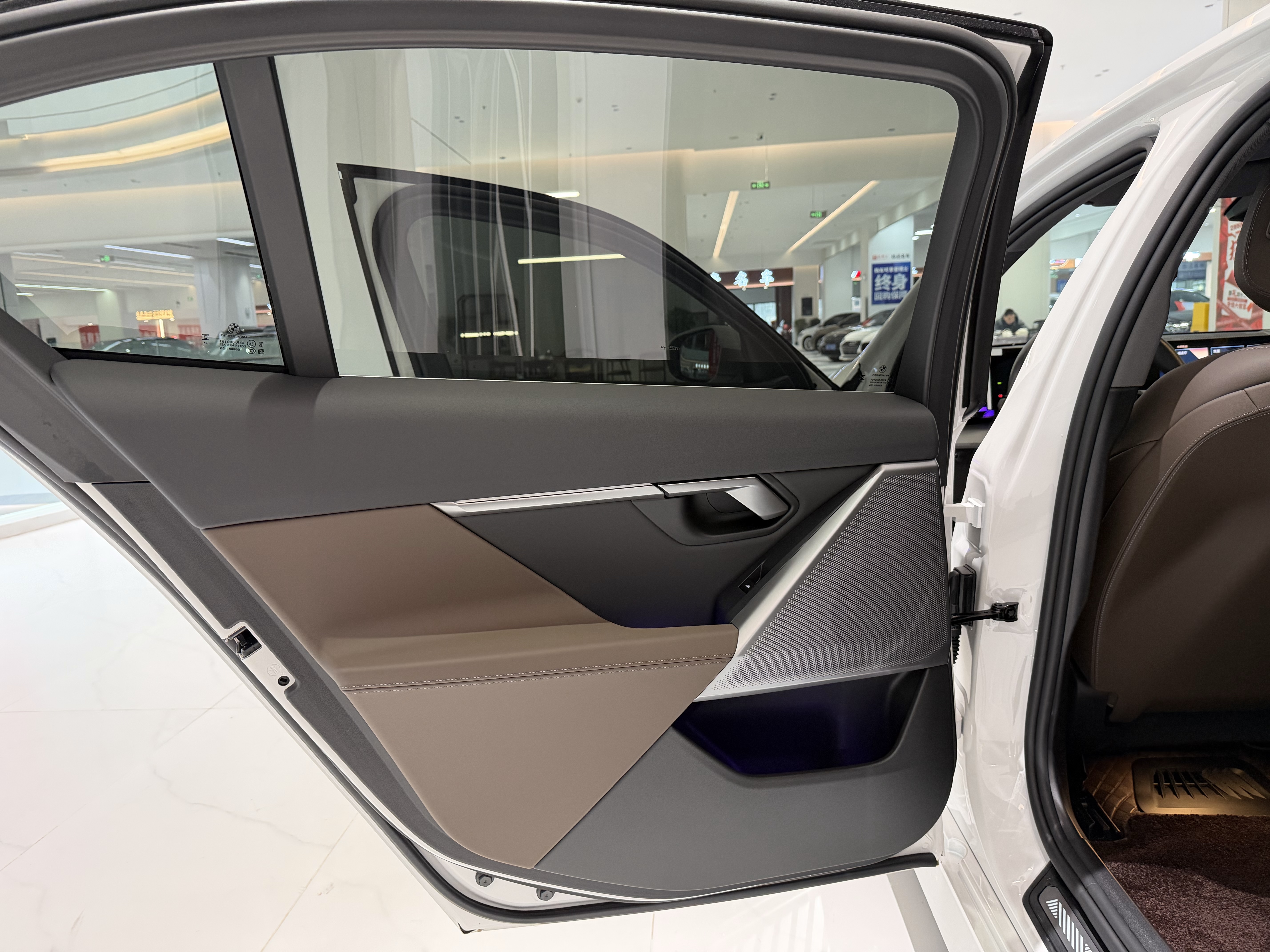 BMW i5 2024 car image #27