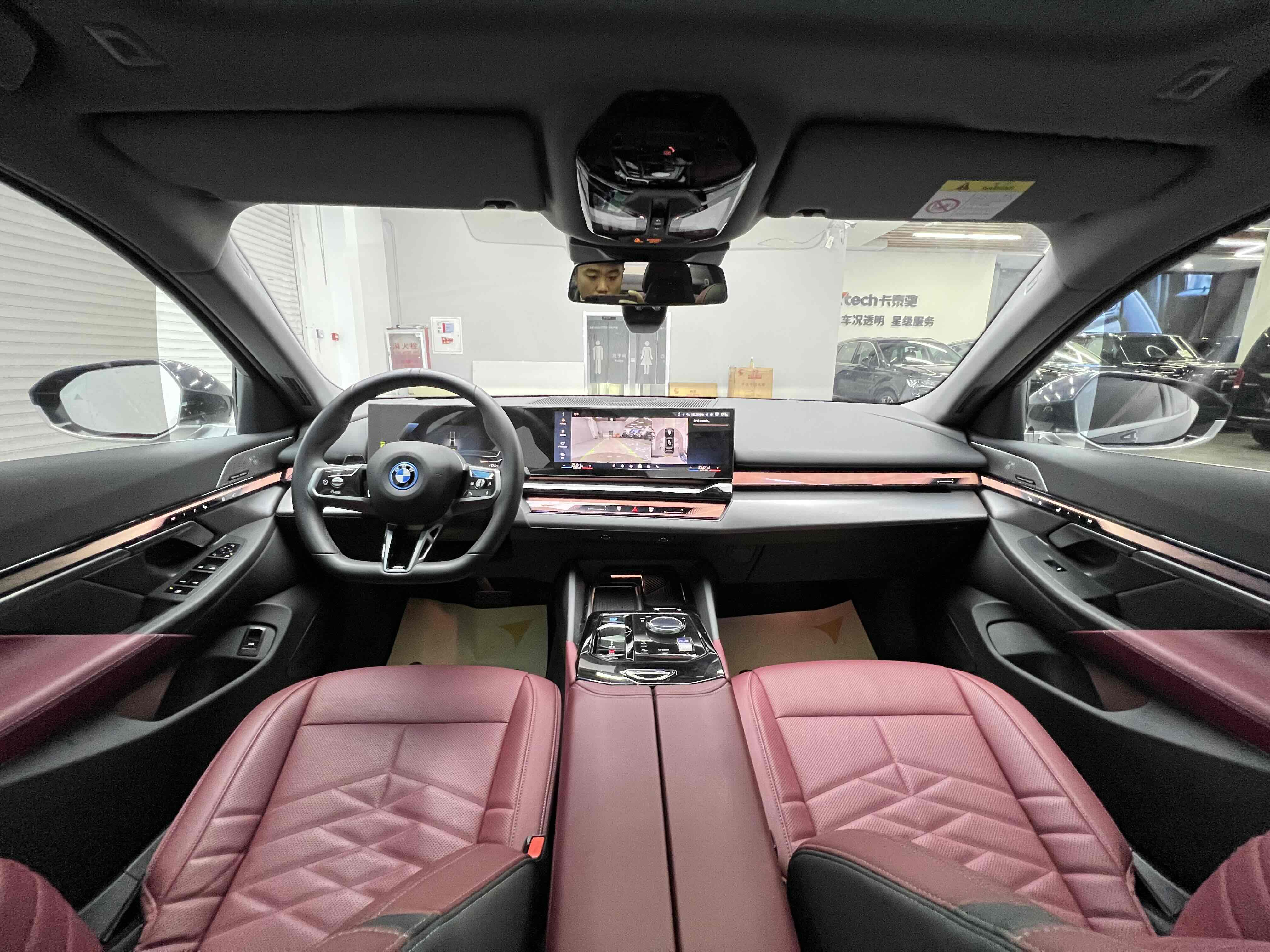 BMW i5 M60 2025 #27 BMW i5 M60 2025 car image #27