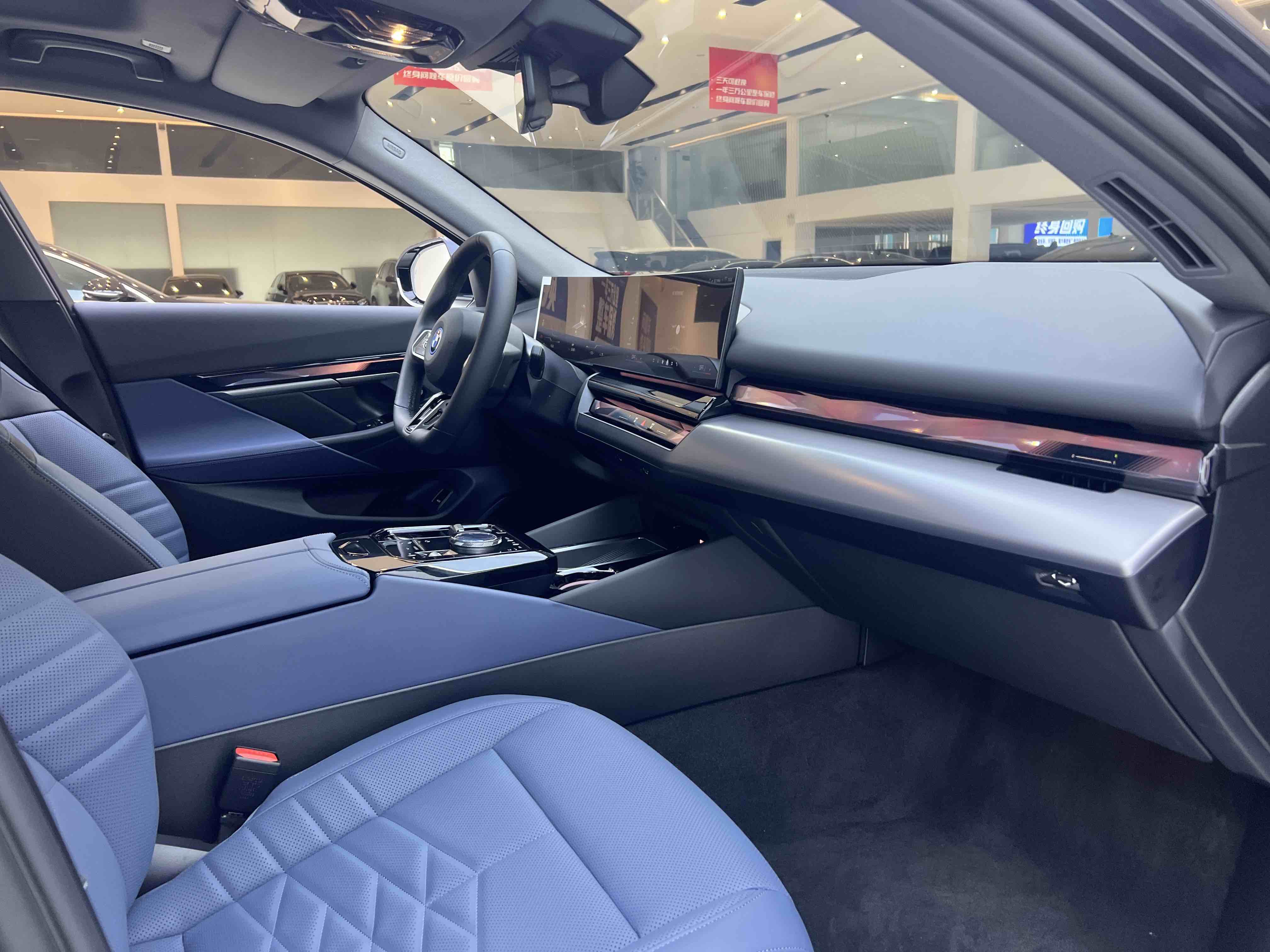 BMW i5 2025 car image #27