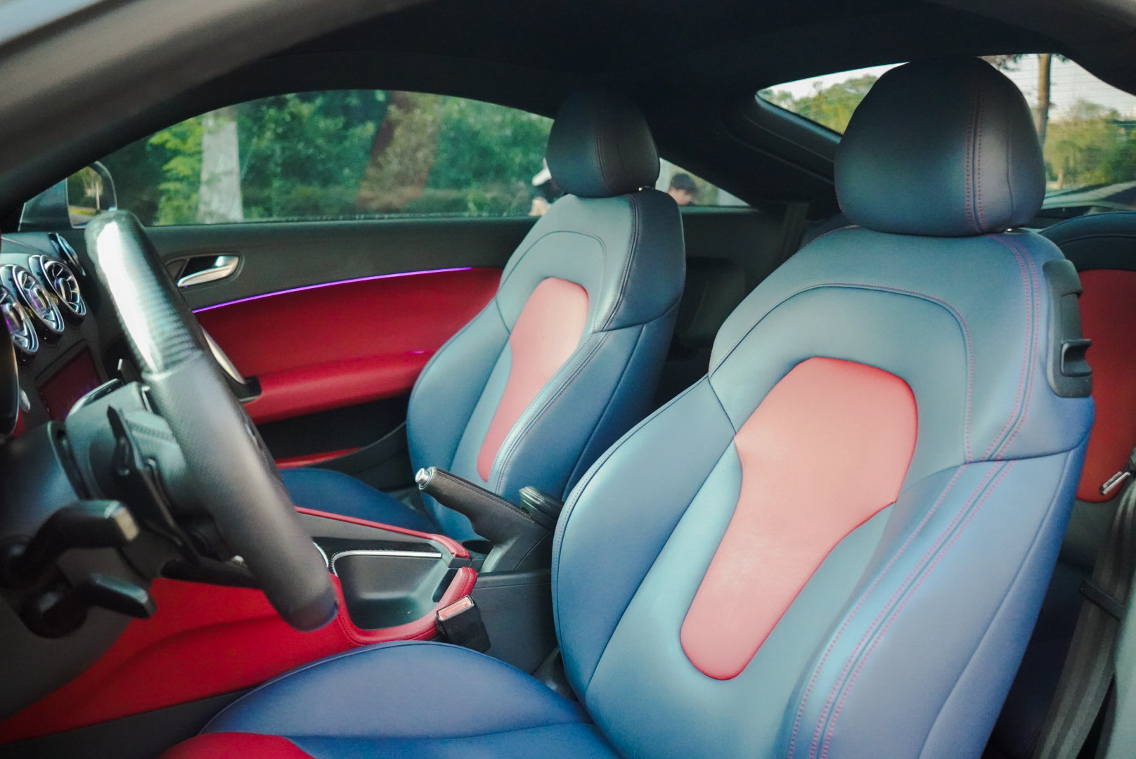 Audi TTS 2011 car image #27