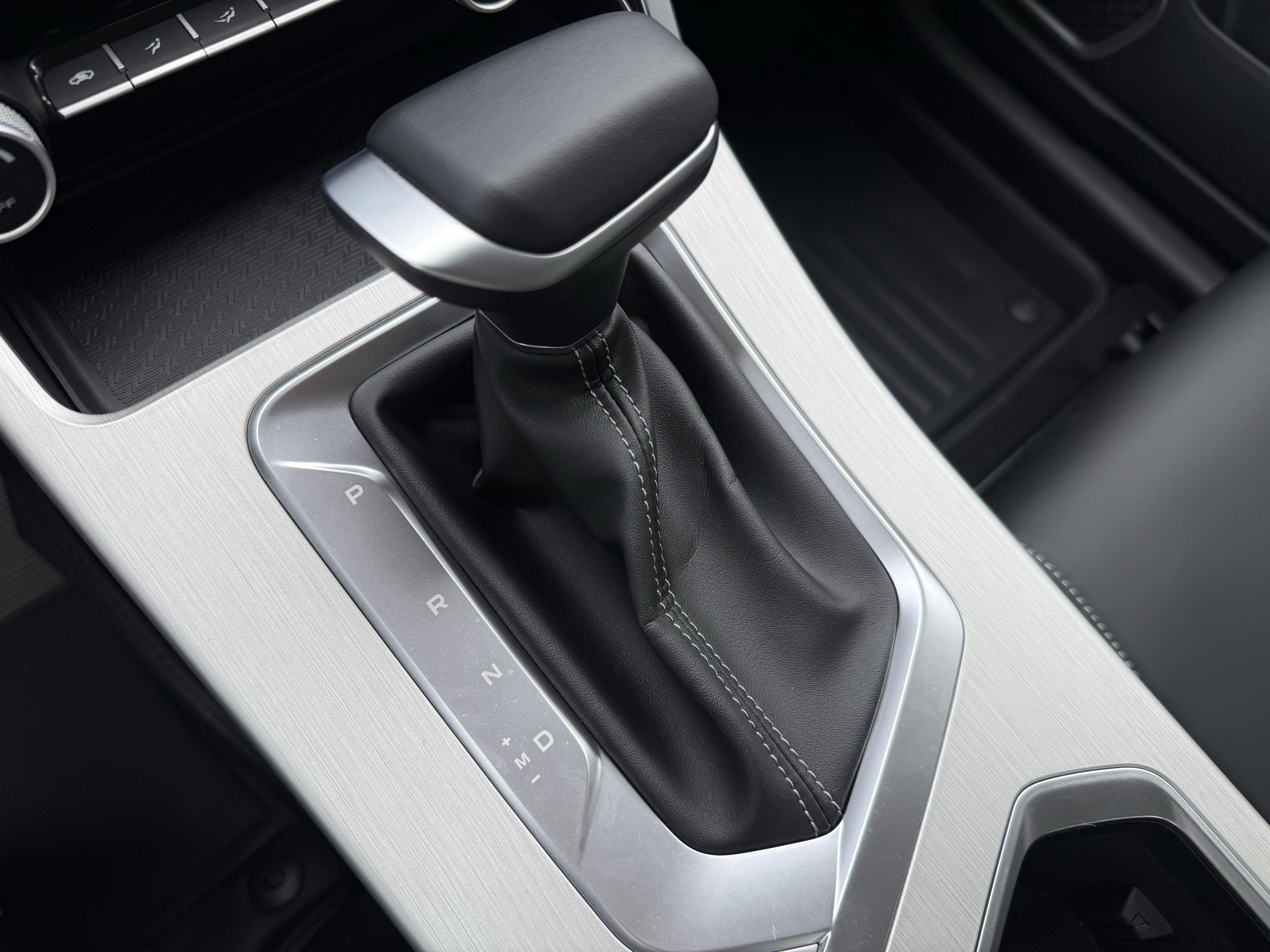 GEELY Coolray 2025 car image #27