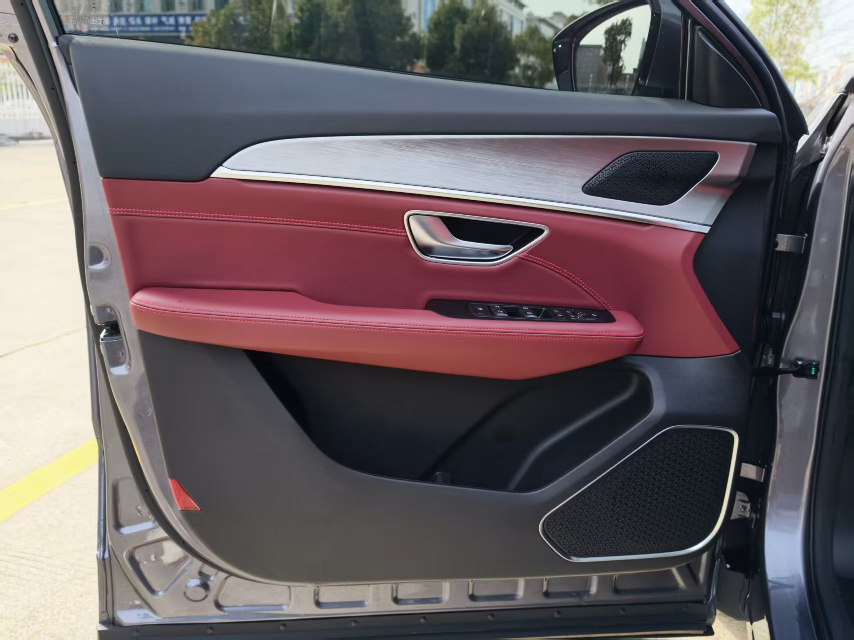 X70 PLUS 2025 car image #27