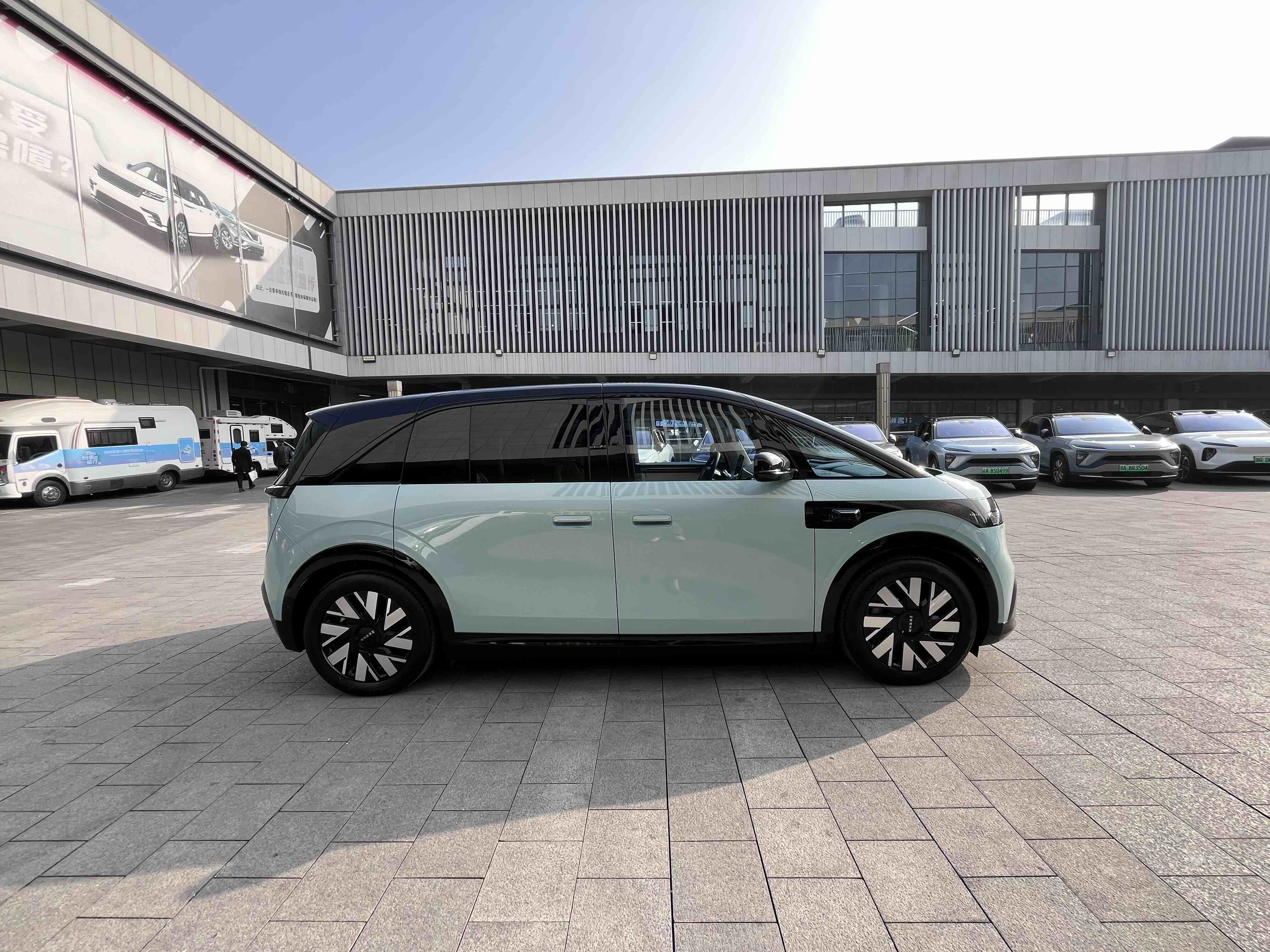 极氪 极氪MIX 2024 汽车图片 #27