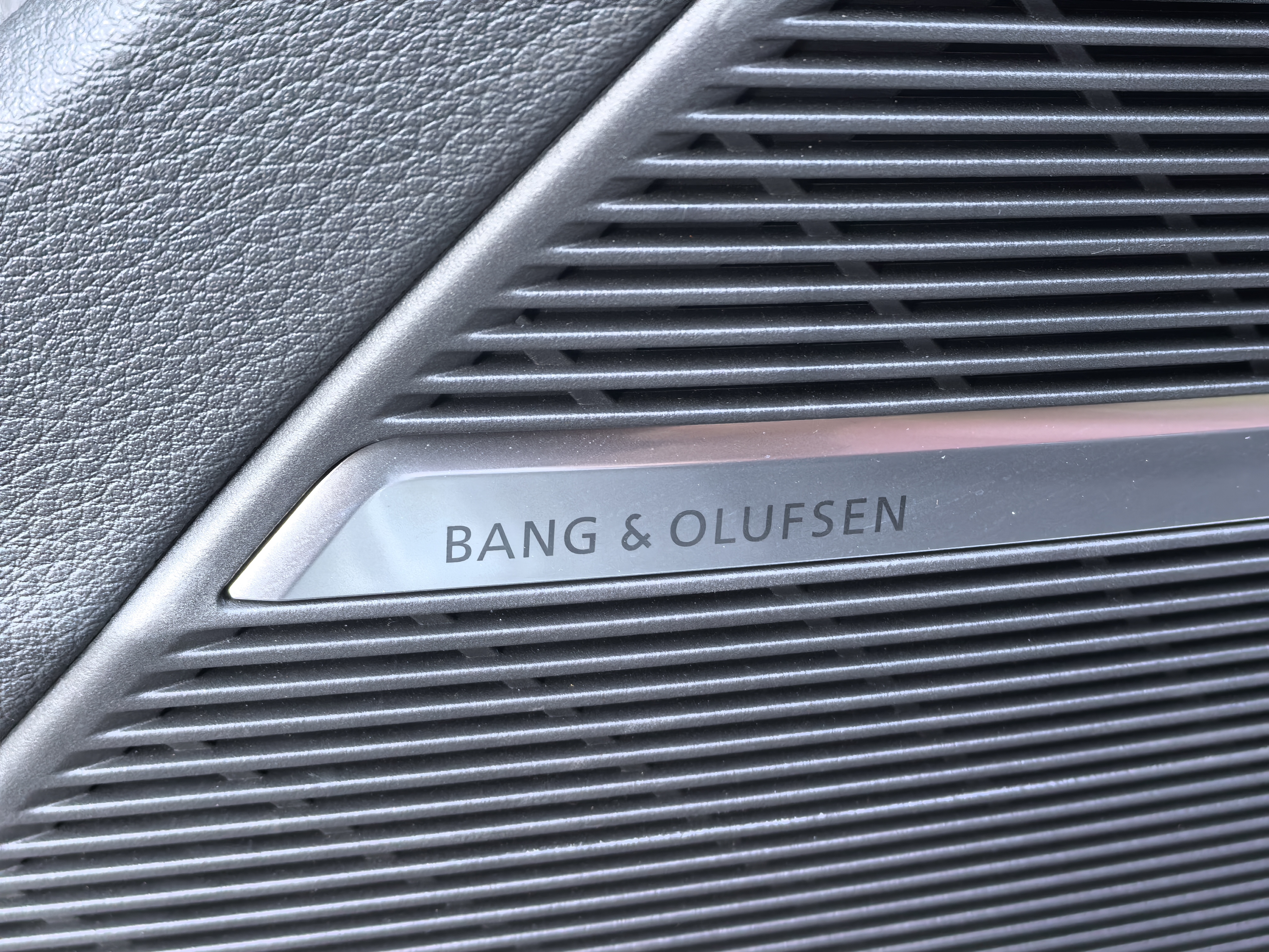 Audi SQ7 2024 car image #27