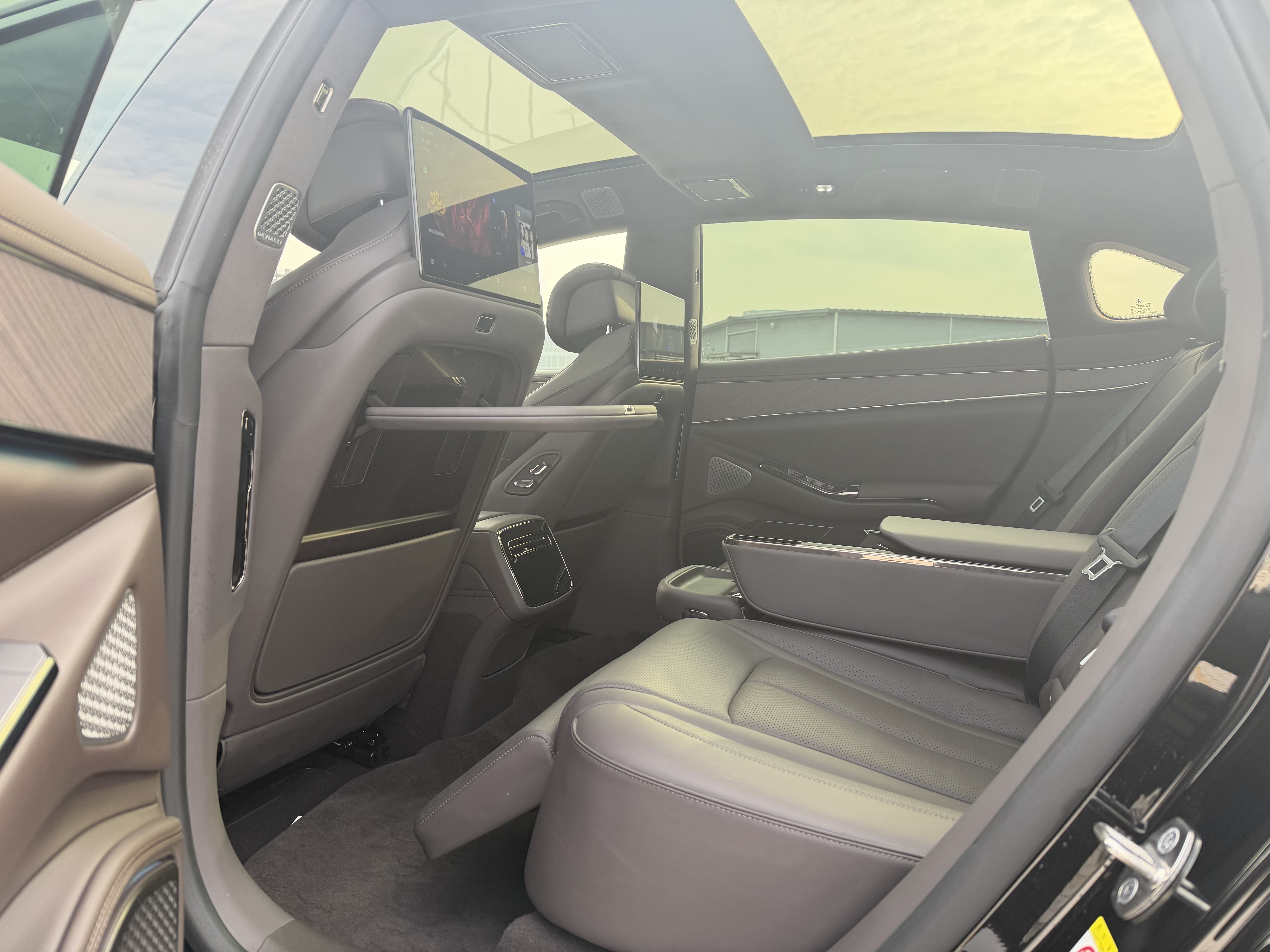 Denza Z9 2024 car image #27