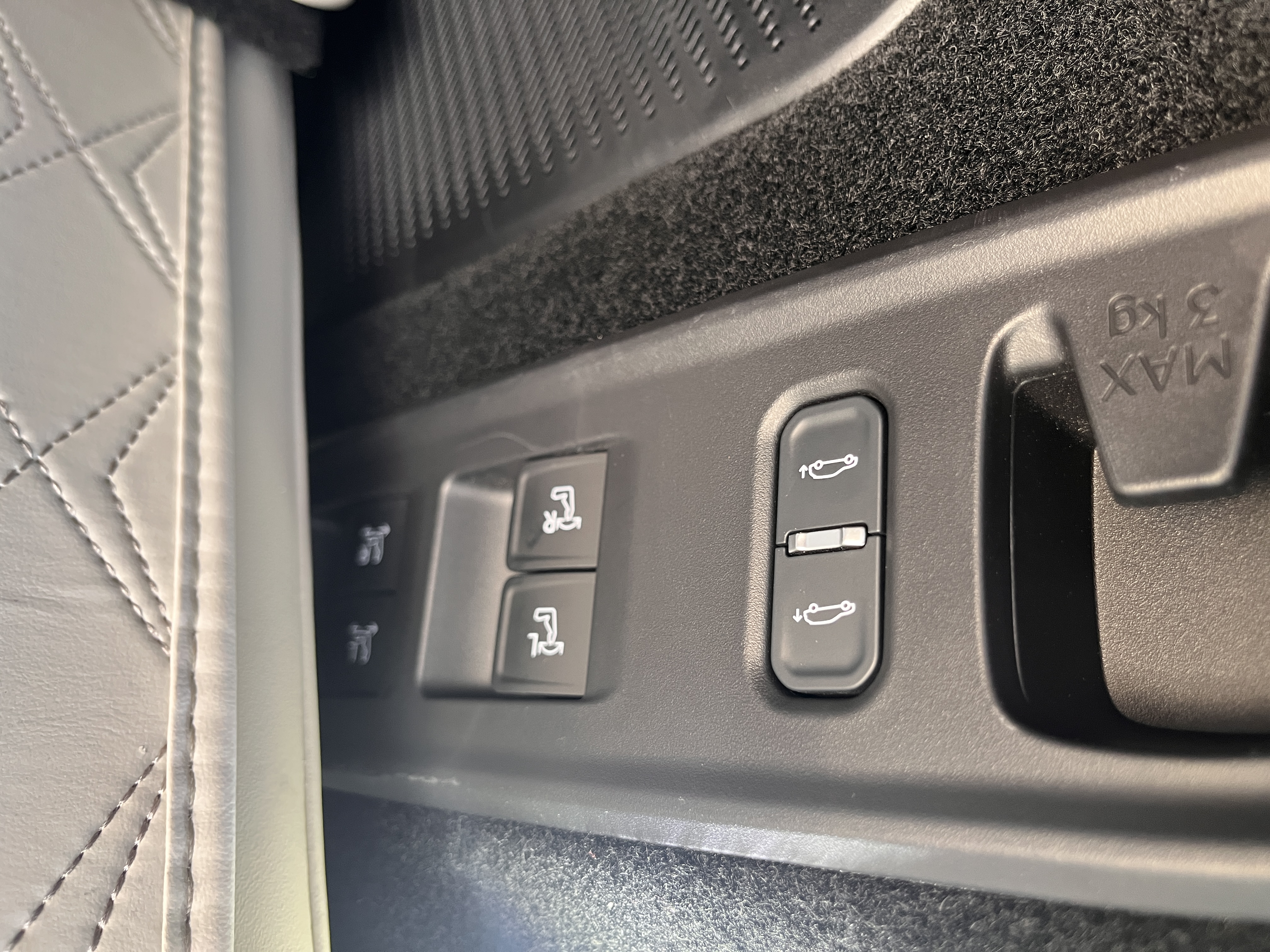 Lynk & Co 900 2025 car image #27