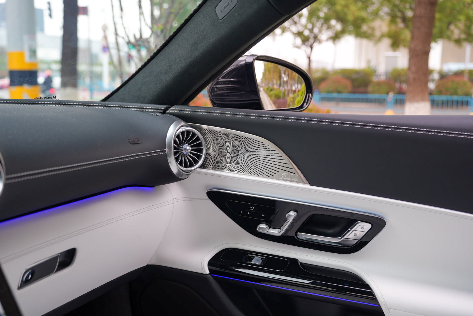 Mercedes-Benz AMG GT 2025 imagen de coche #27