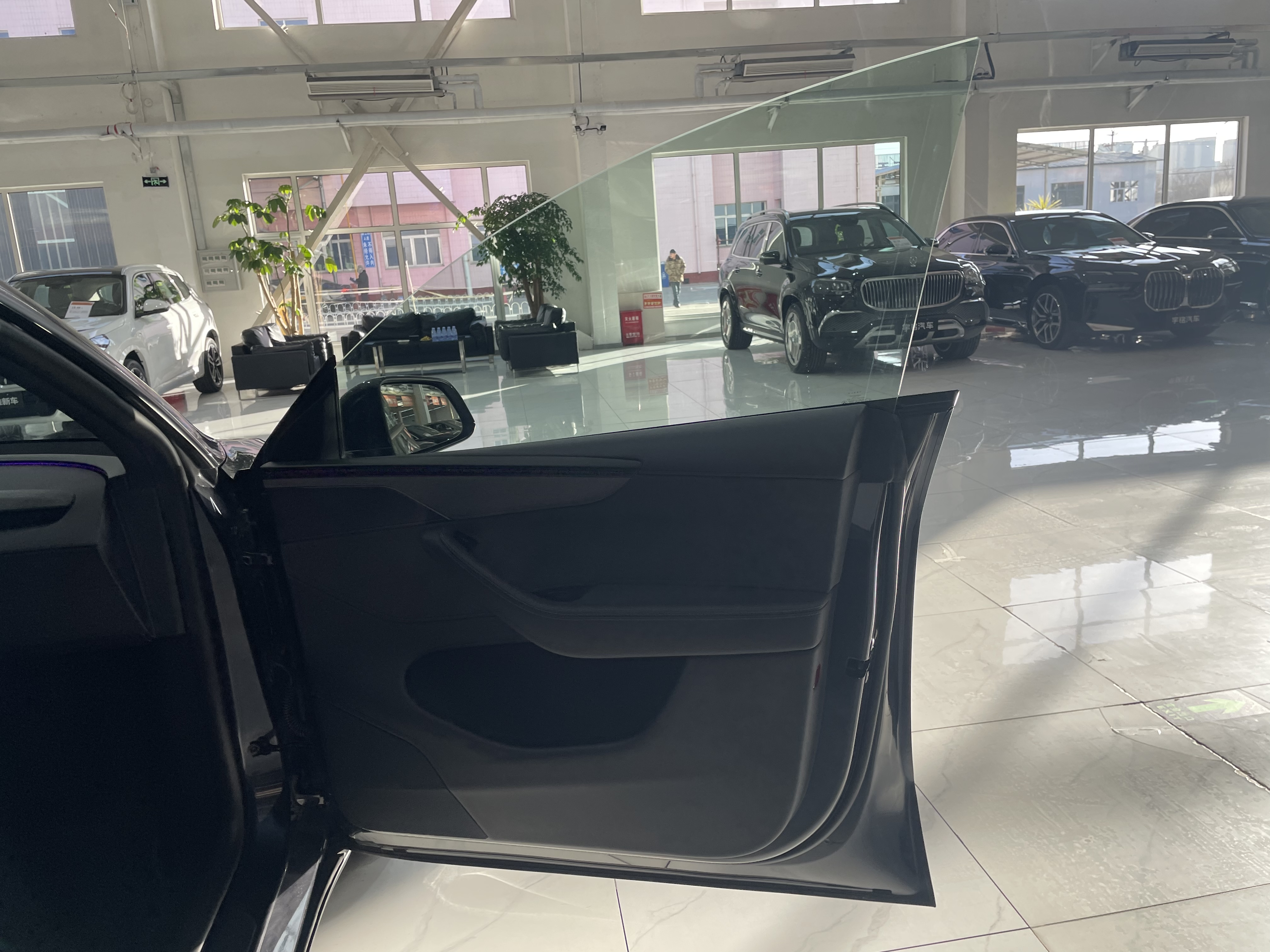 特斯拉 Model Y L 2025 汽车图片 #27