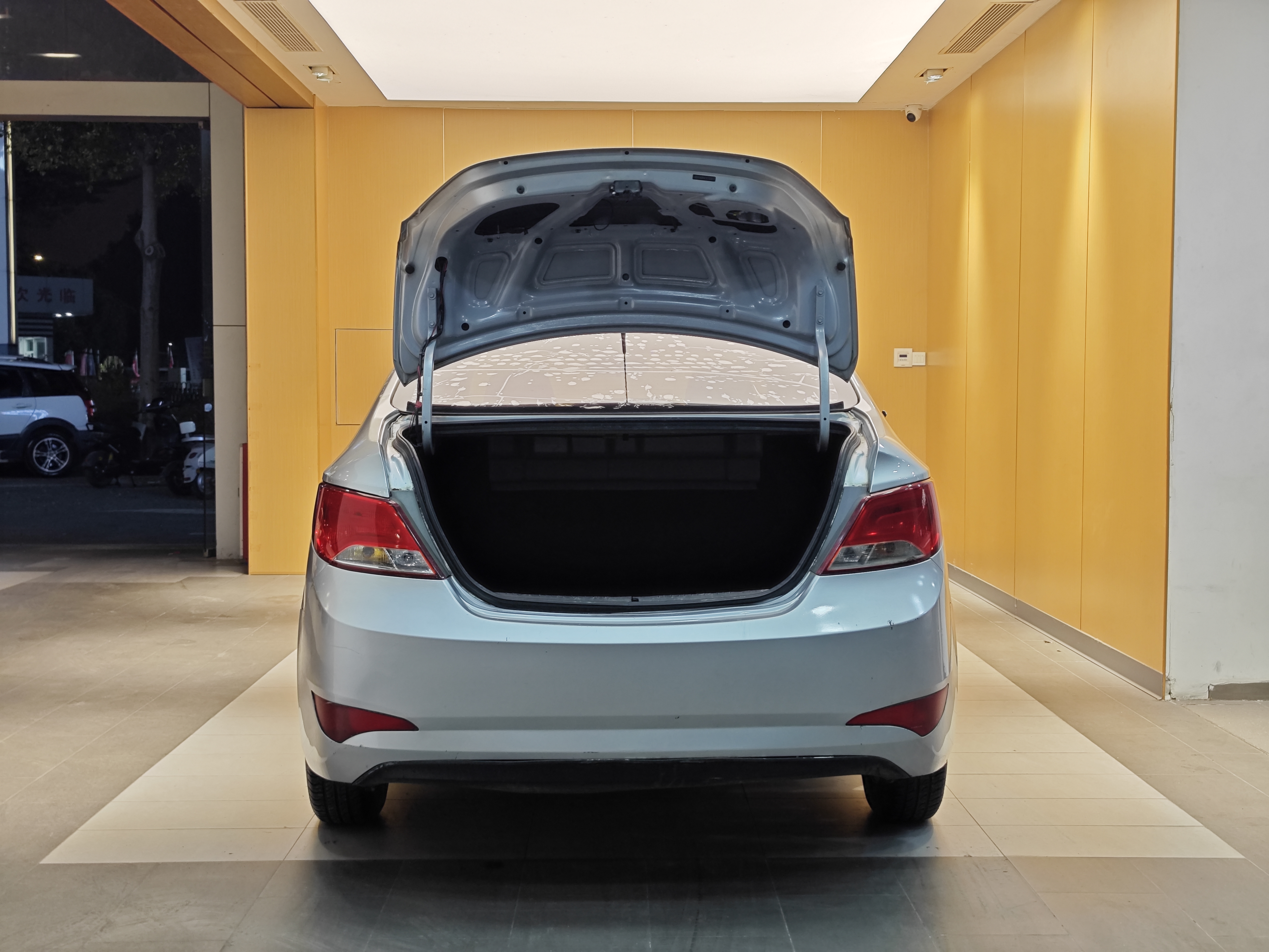 Hyundai Reina 2015 imagem de carro #27