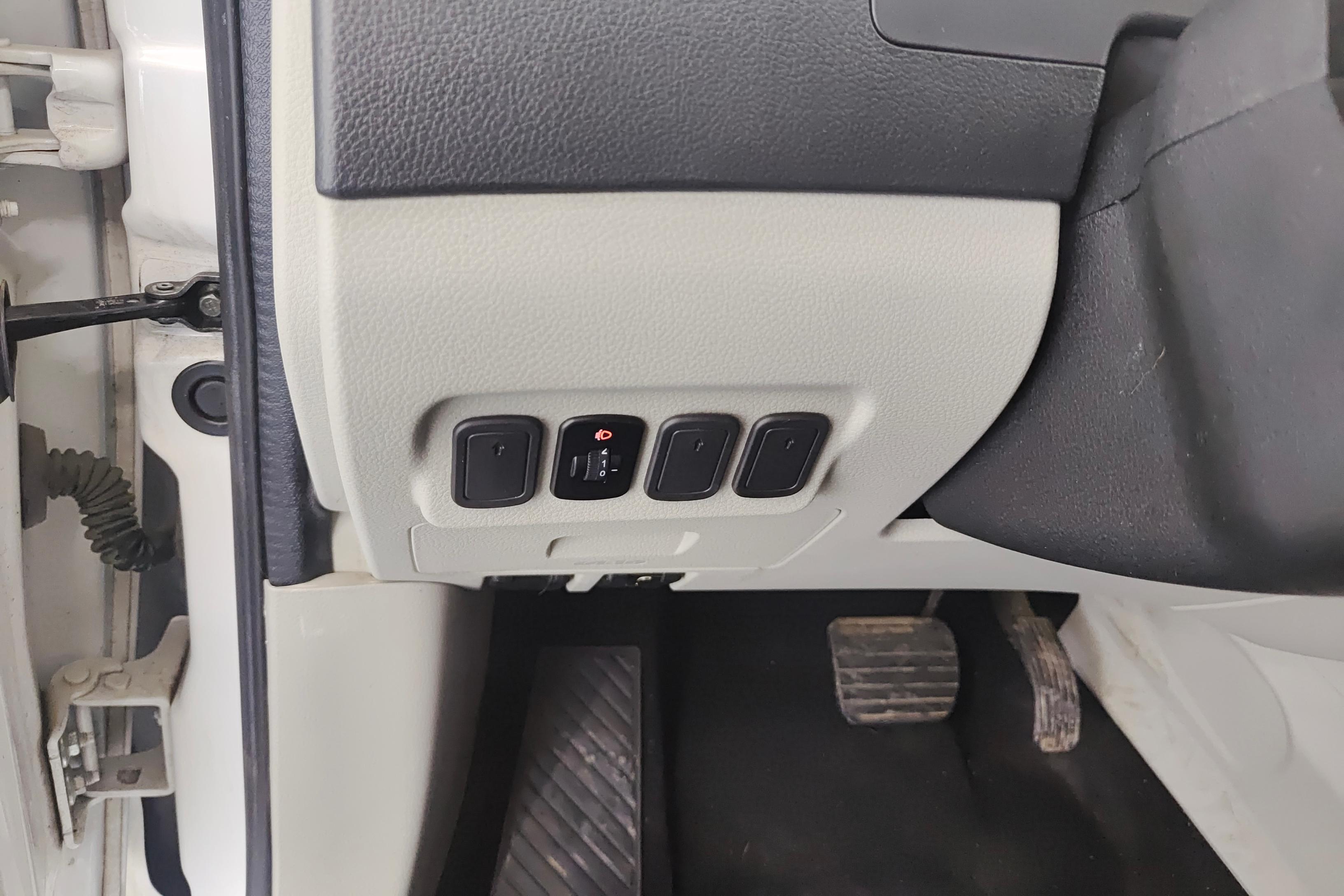 Forthing JOYEAR XV 2017 car image #27