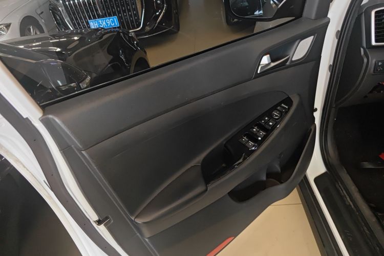 Hyundai Tucson (Imported) 2019 car image #27