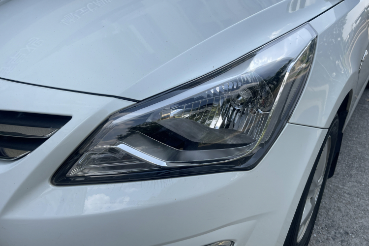 Hyundai Reina 2016 car image #27